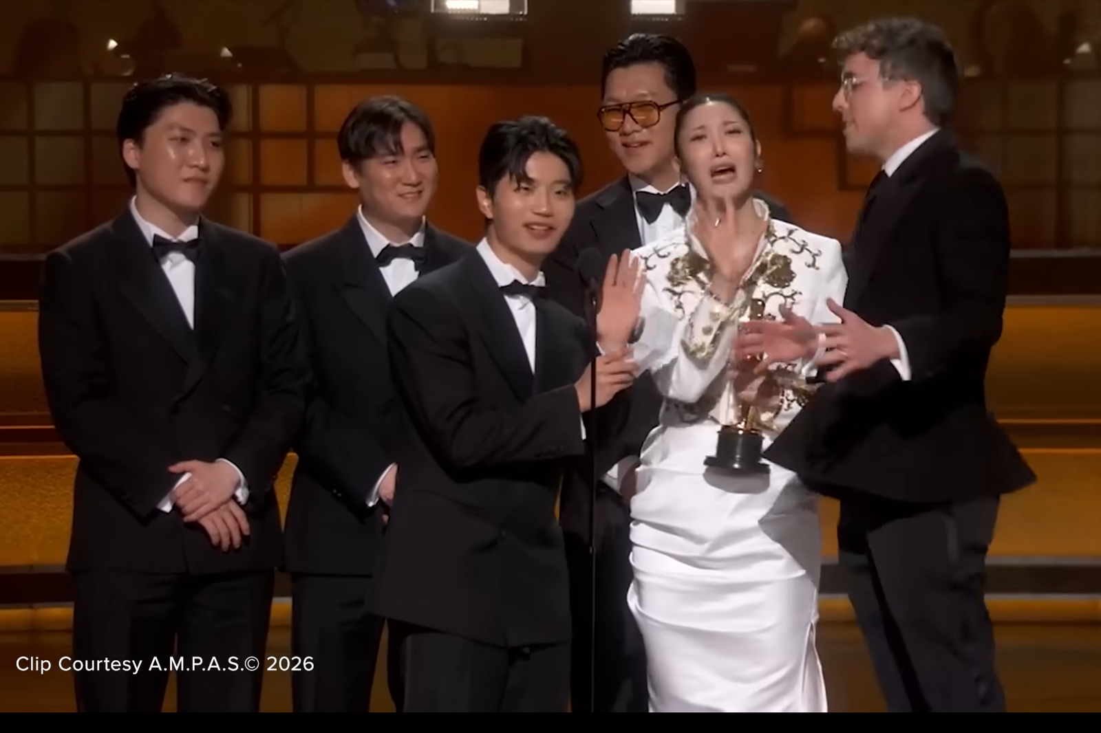 奧斯卡超失禮！《Kpop獵魔女團》奪2獎致詞被暗燈「請下台」　挨轟：種族歧視？