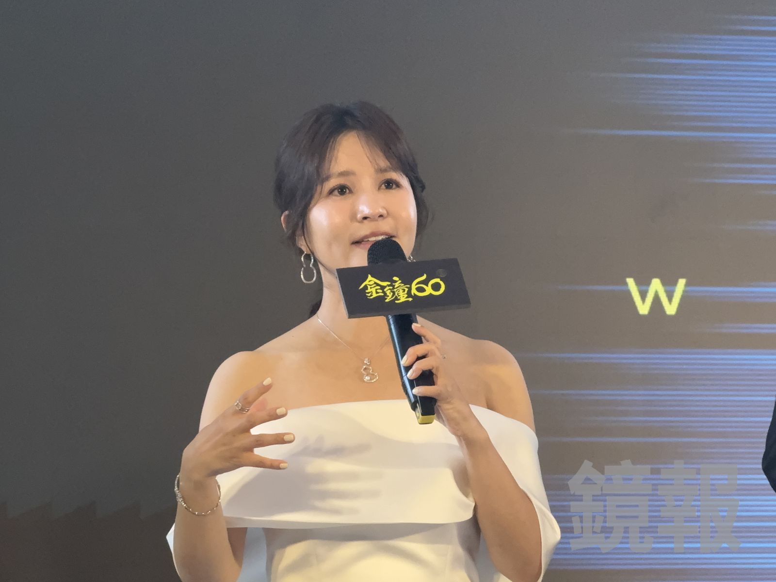 吳怡霈猶豫購買iPhone 17　見股利發放通知書秒下單Pro Max