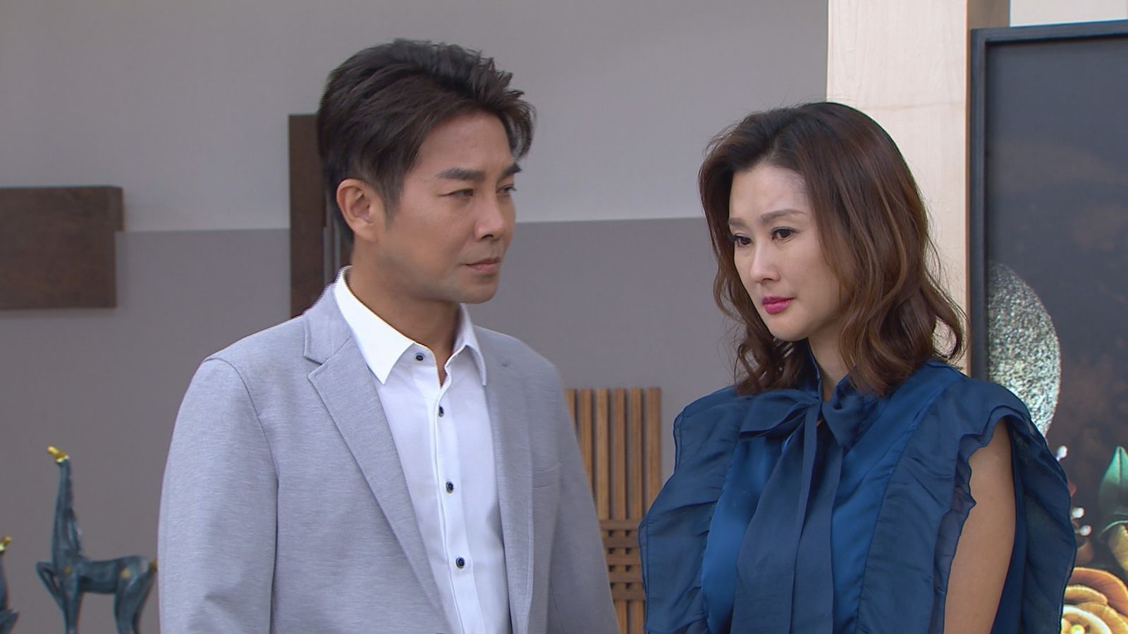 陳珮騏(右)在《百味人生》中夾在母親、丈夫謝承均(左)與丈夫前任之間,心境矛盾。三立提供