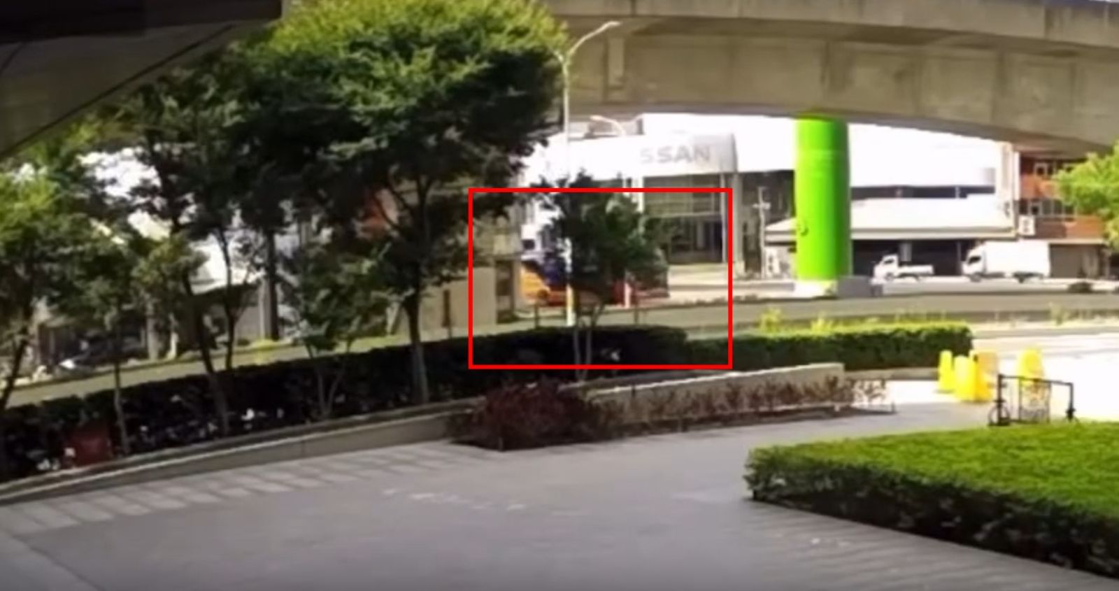 桃園20歲女騎士遭遊覽車撞亡！司機一句「不知道為何倒車」奪命…家屬淚控二次輾壓