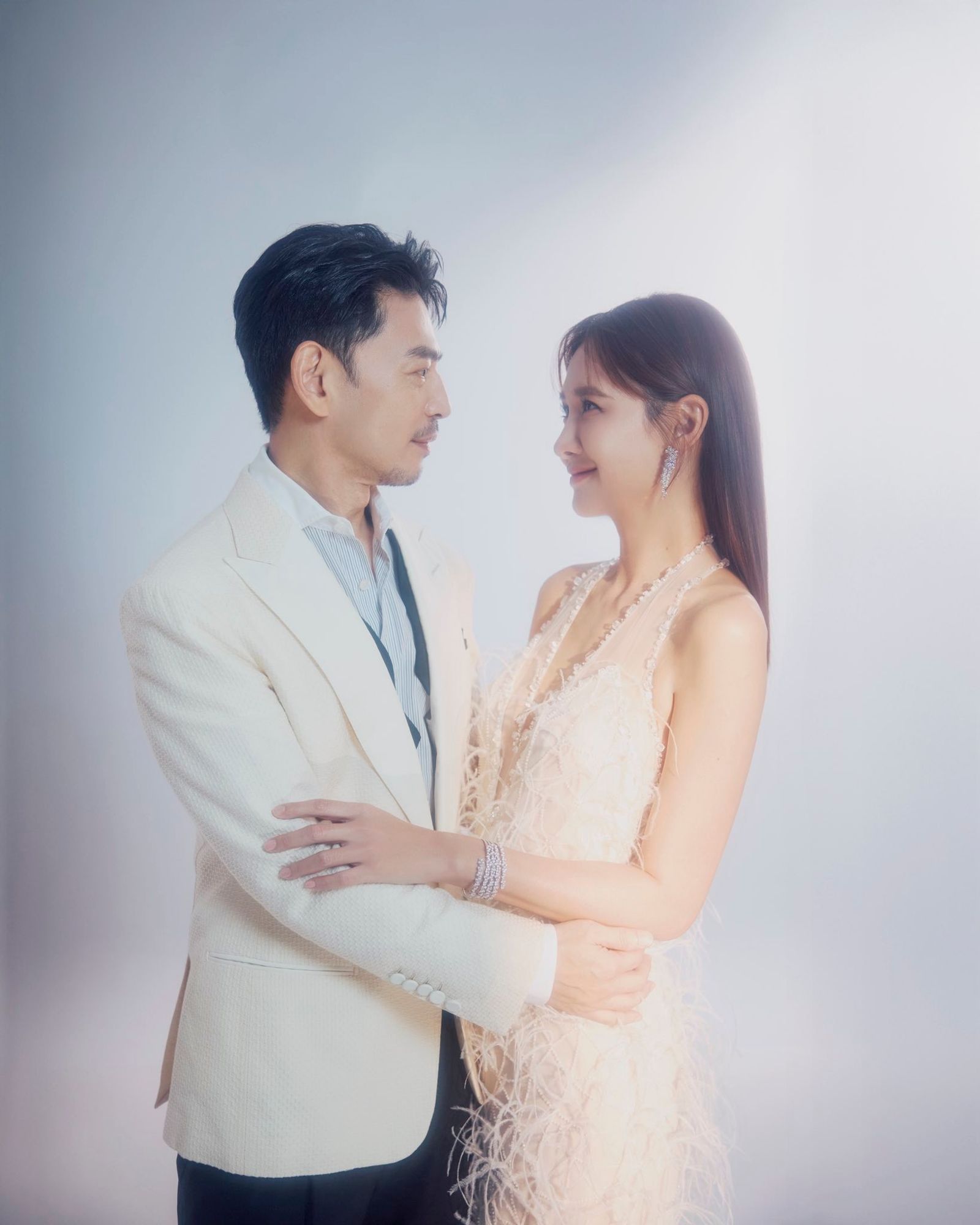 阿Ken（左）看著安心亞的眼神超有愛。翻攝FB@安心亞 Xinya An