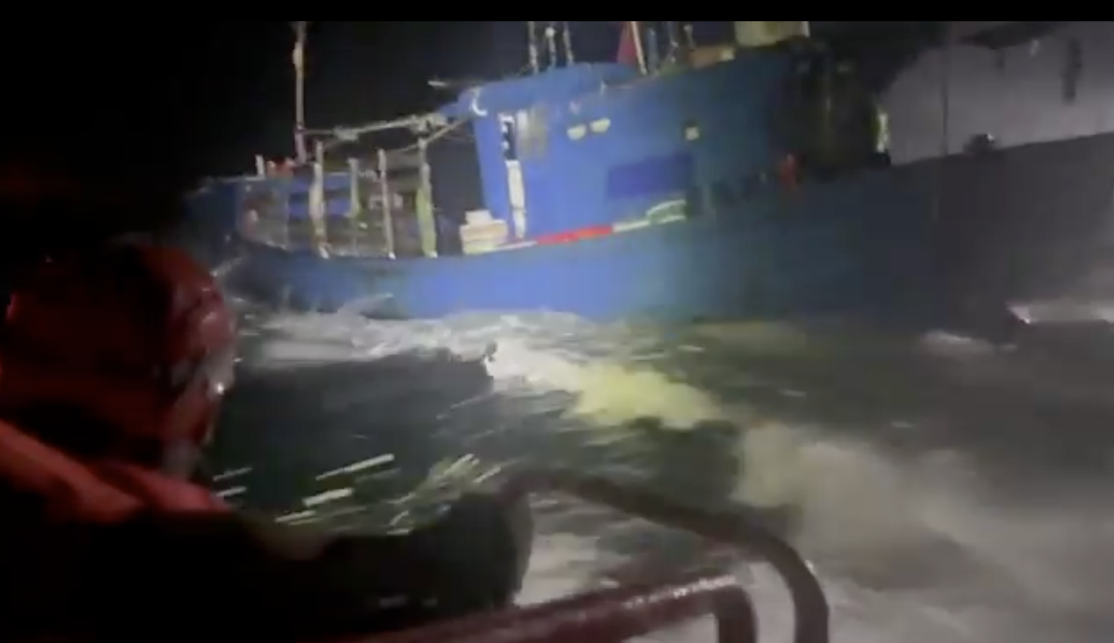 海巡署攔截非法中國漁船 吳釗燮公布追補畫面讚:感謝守護海疆