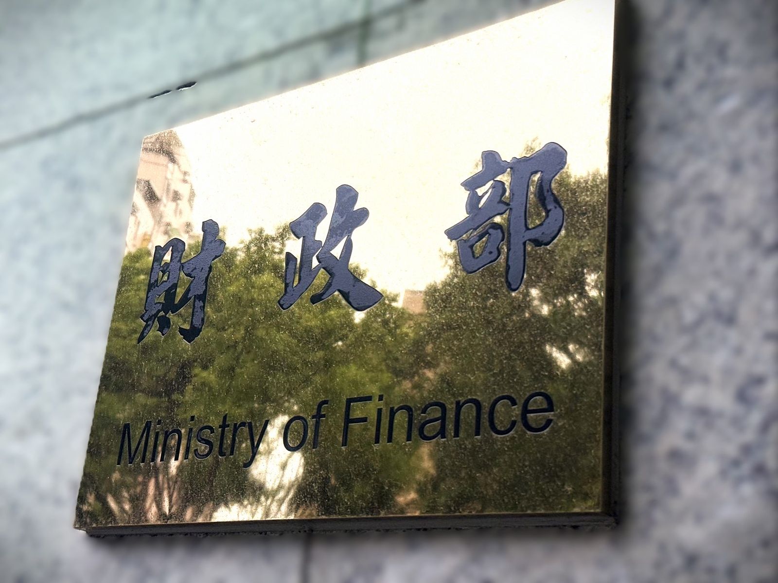 一到報稅季頭就痛！5/1碰假日臨櫃辦會撲空　財政部發出澄清：最後期限是到6/1