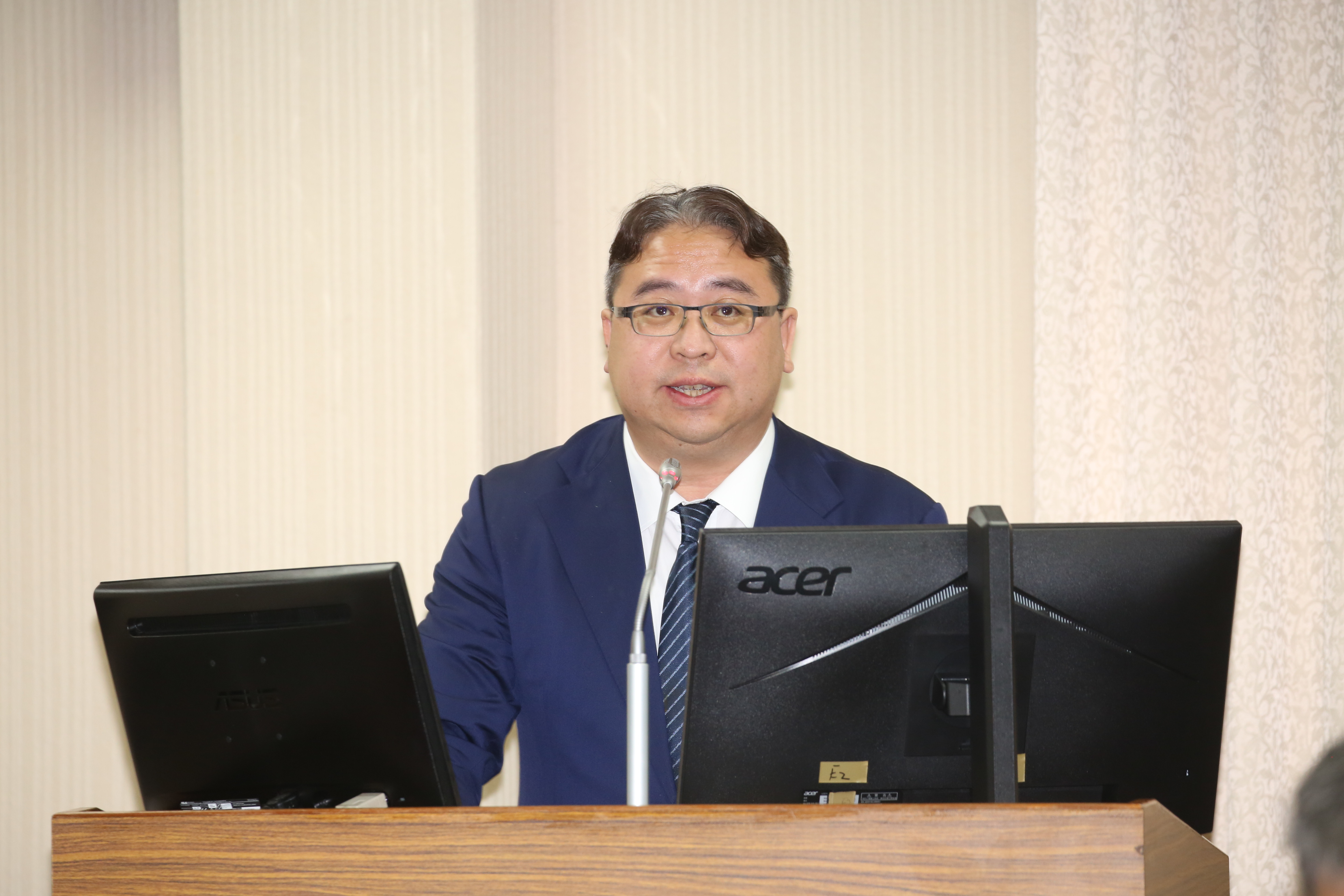 黃世杰戰桃園機率高!王義川表態全力支持 何志偉讚:最好的人選 - 鏡報