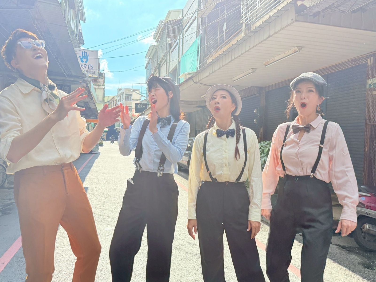 一行人化身「大林四大貴公子」登場。民視提供