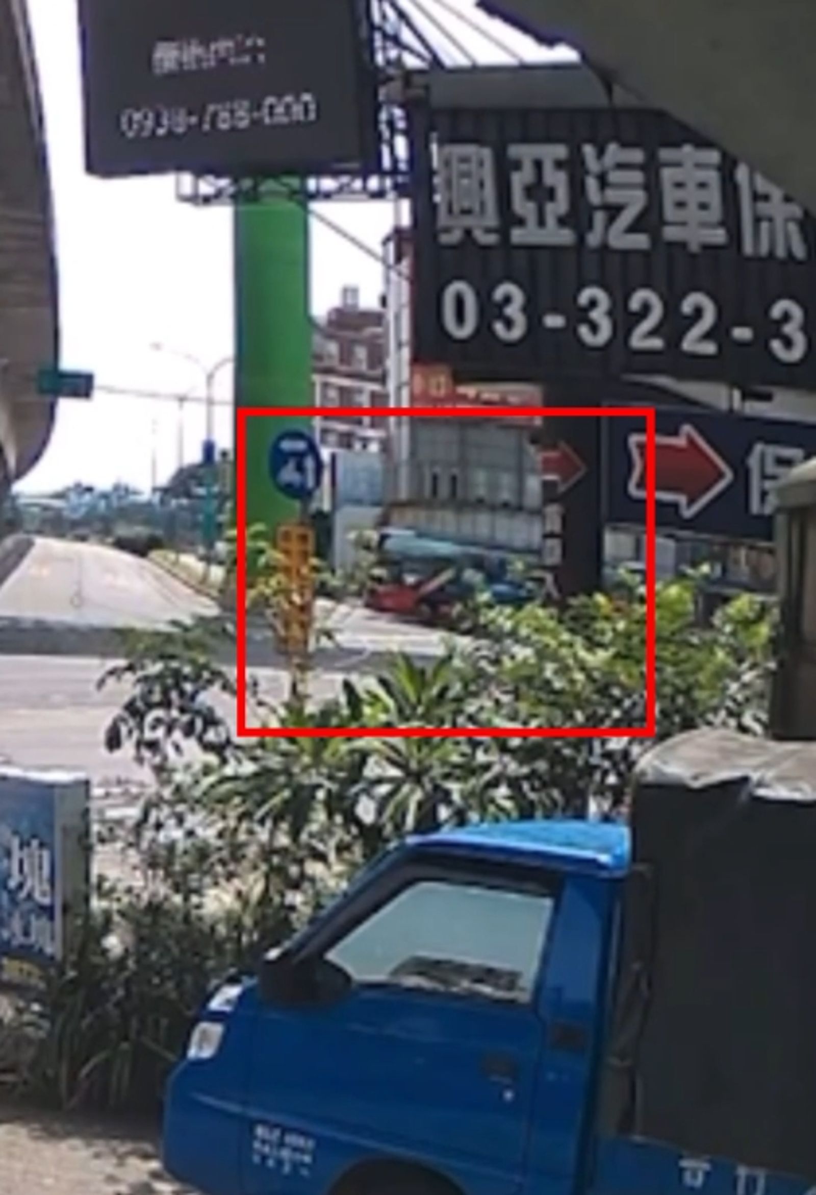 家屬控訴遊覽車撞上機車騎士後還二次輾壓。圖／翻攝自Threads