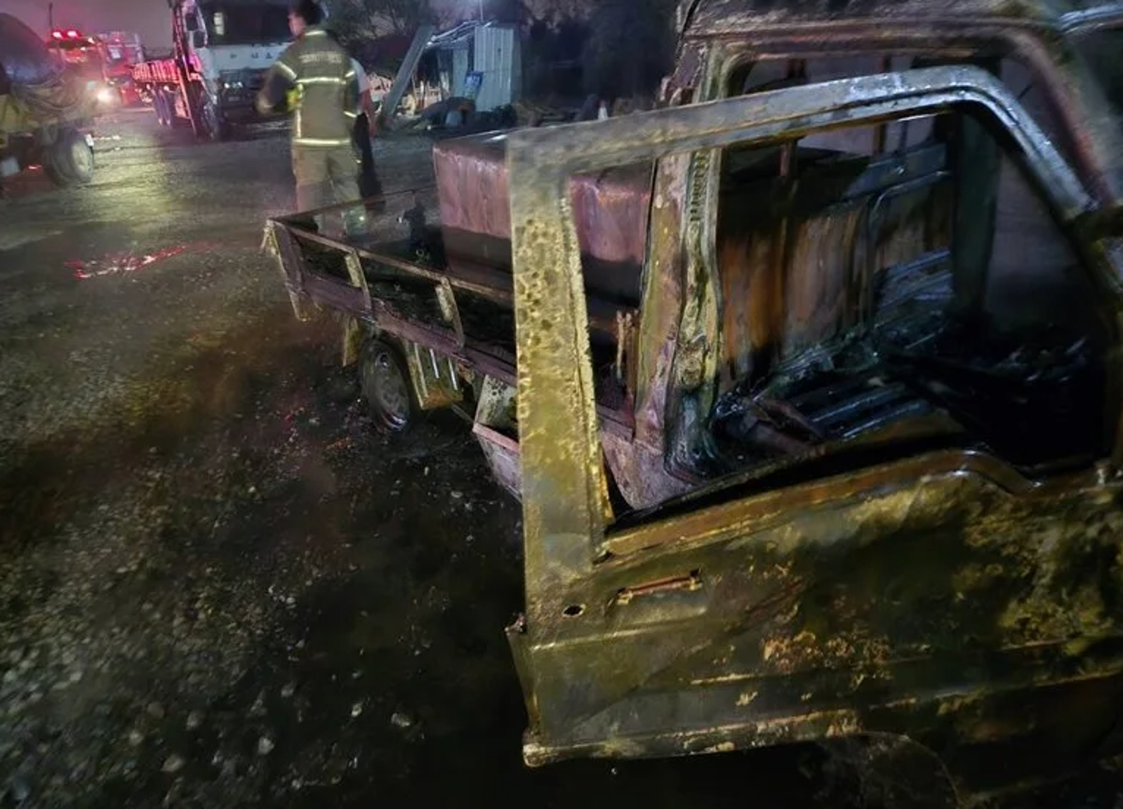 油價大漲前夕！台南小貨車載20公升汽油「瞬間變火球」