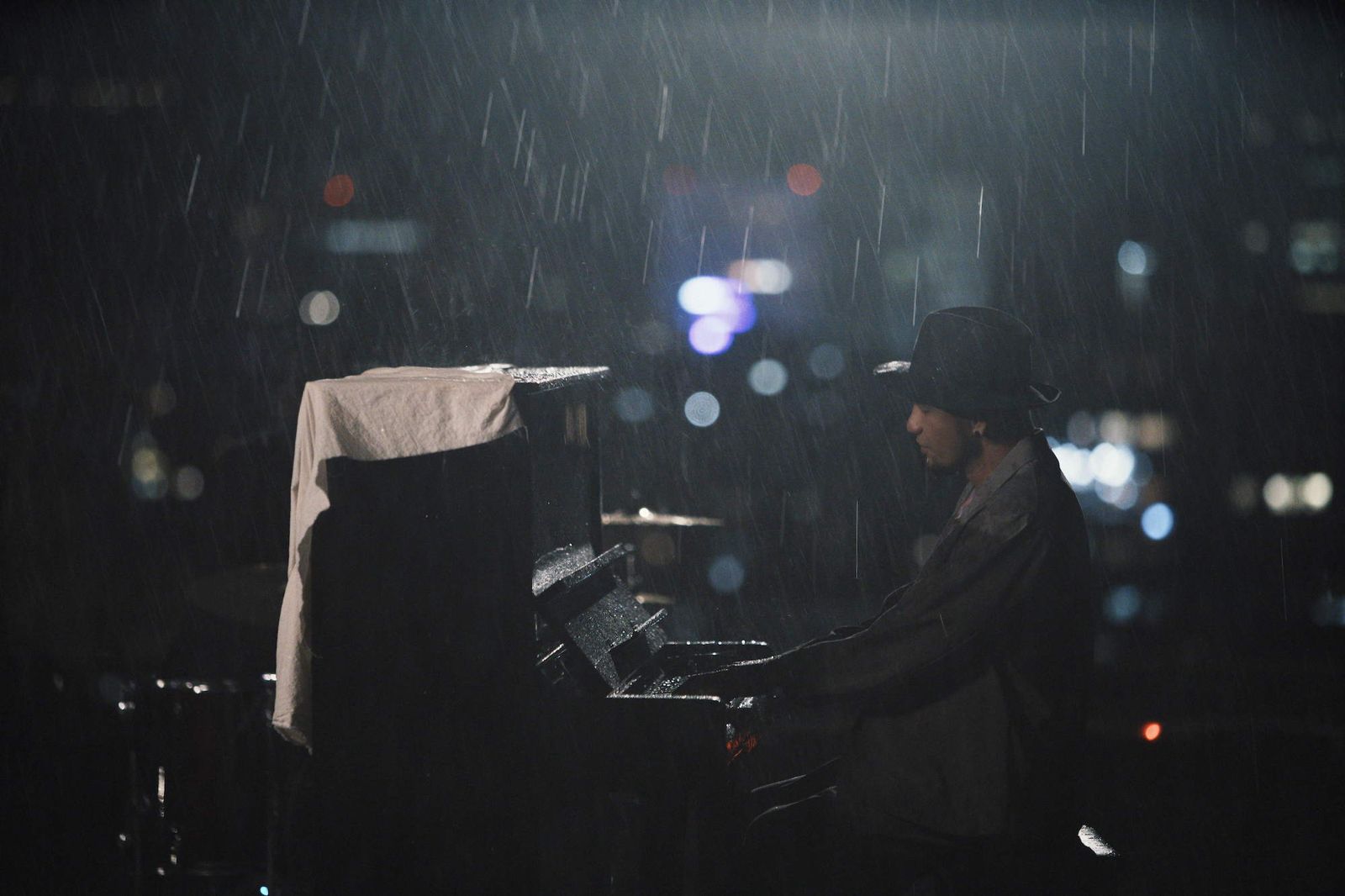 張震嶽拍ＭＶ全程濕身上陣　曝這首歌原本為潘瑋柏所做