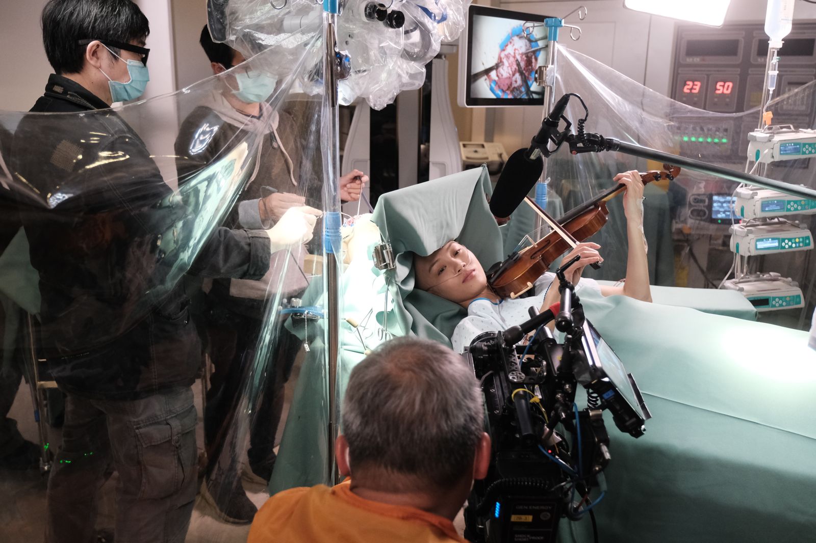 病患清醒動開顱手術！手術室中拉小提琴震撼畫面曝光　網驚呼「太誇張」竟是真實案例