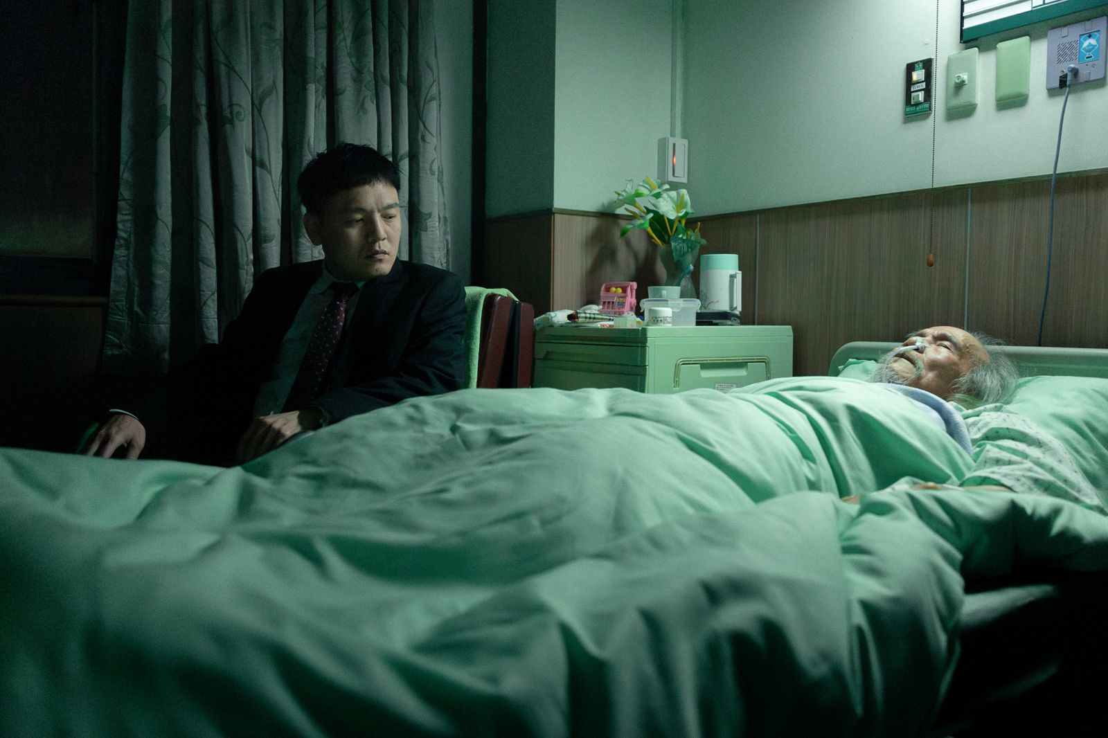 賭親爸何時死!春風、黃奇斌首合體 《死亡賭局》改編真人實事揭1億人命博弈