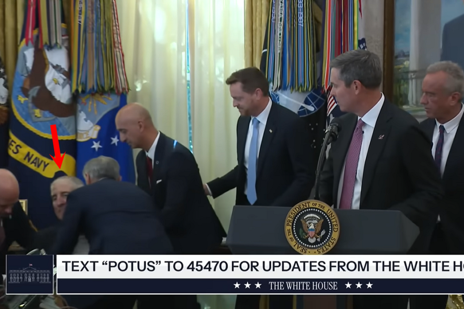 驚！川普大砍減肥藥價　藥廠高層在白宮記者會中突昏倒