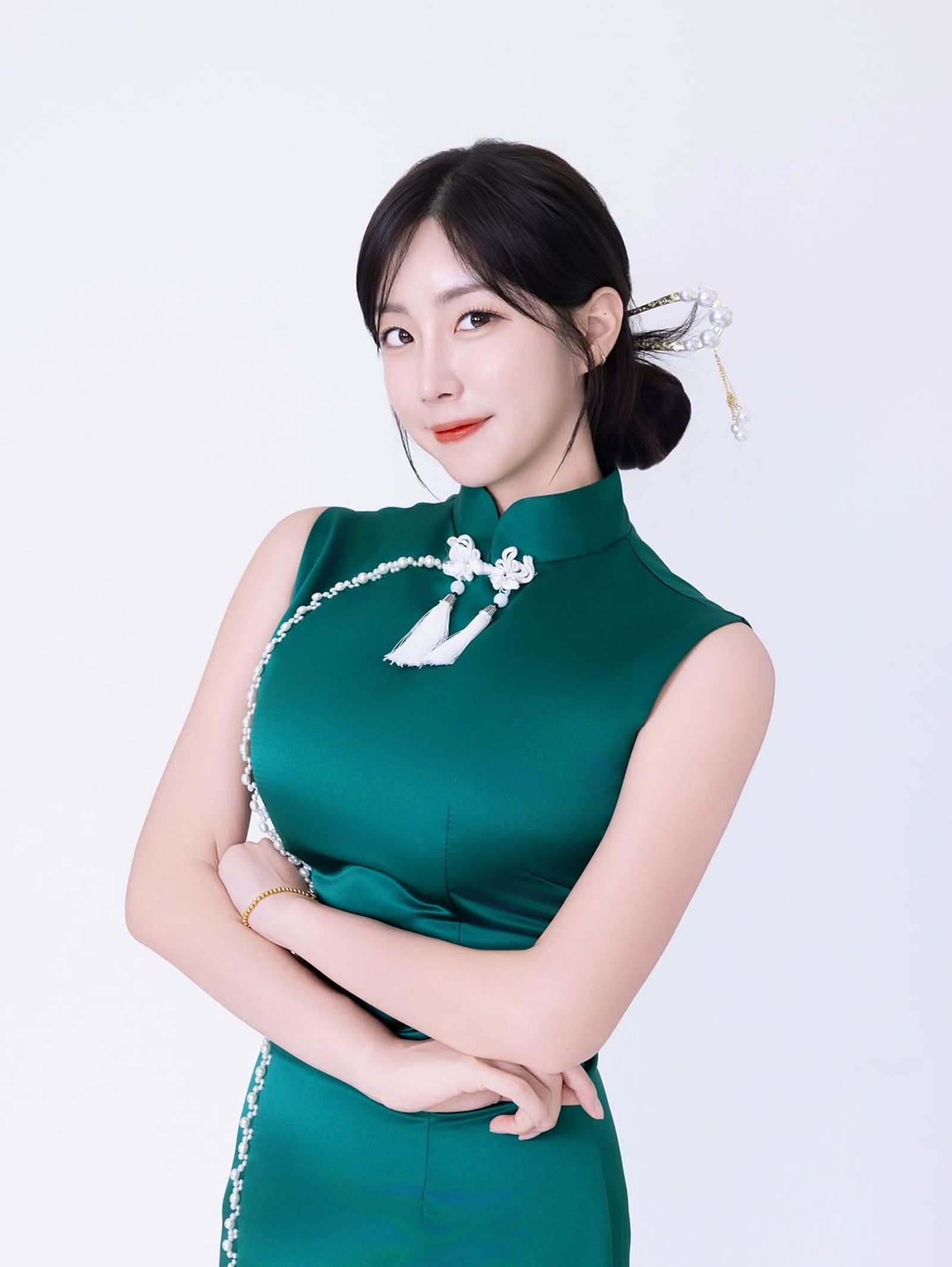 安芝儇應景穿上旗袍拜年。翻攝IG@wlgus2qh