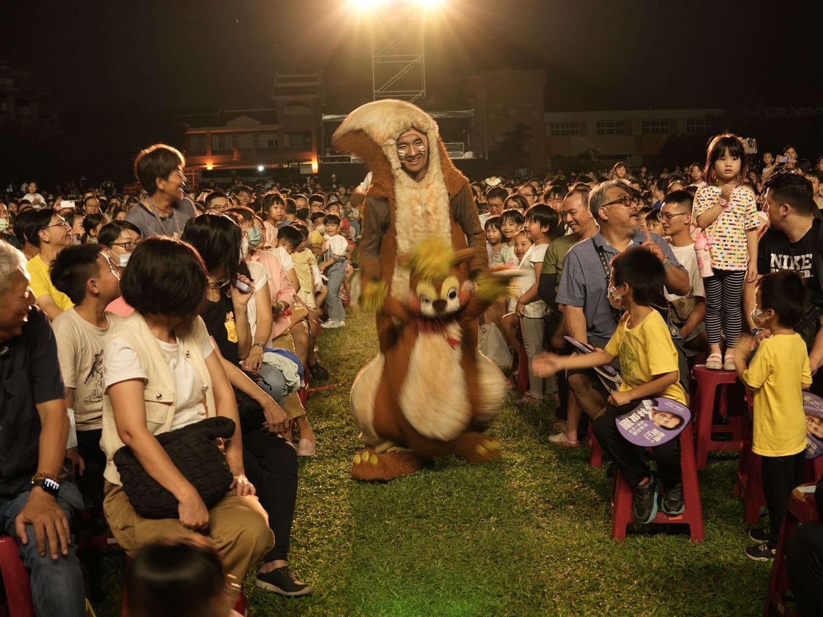 紙風車帶臺灣新童話系列《順風耳的新香爐》與小朋友同樂。紙風車提供