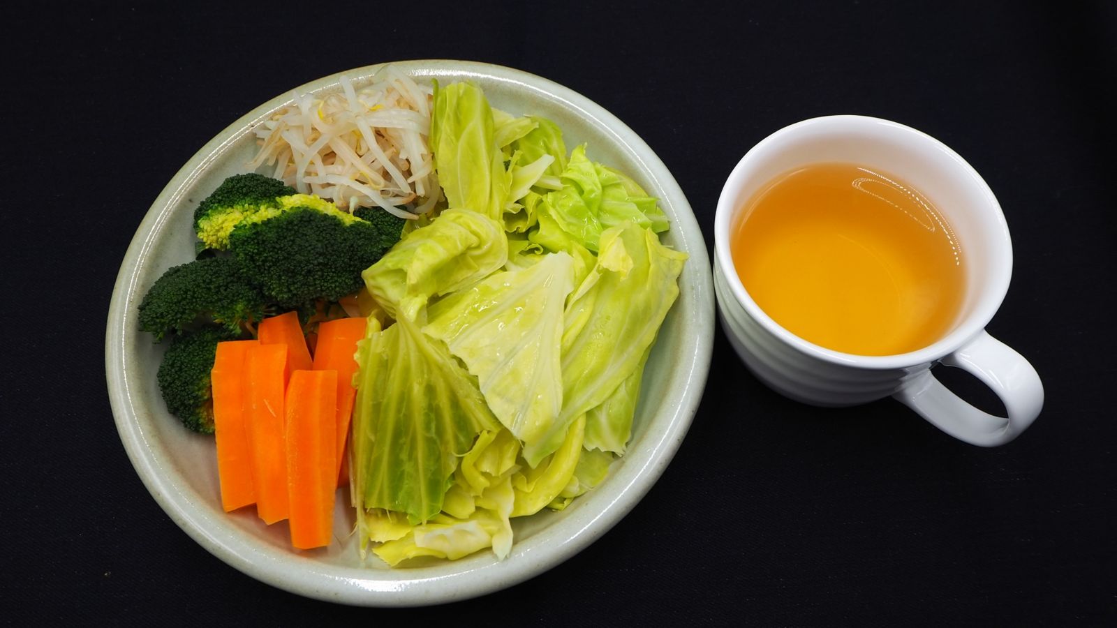 三餐燙青菜也沒用！55歲婦「不吃肥肉、炸雞」血脂照飆　專家揪3元凶：身體在製油