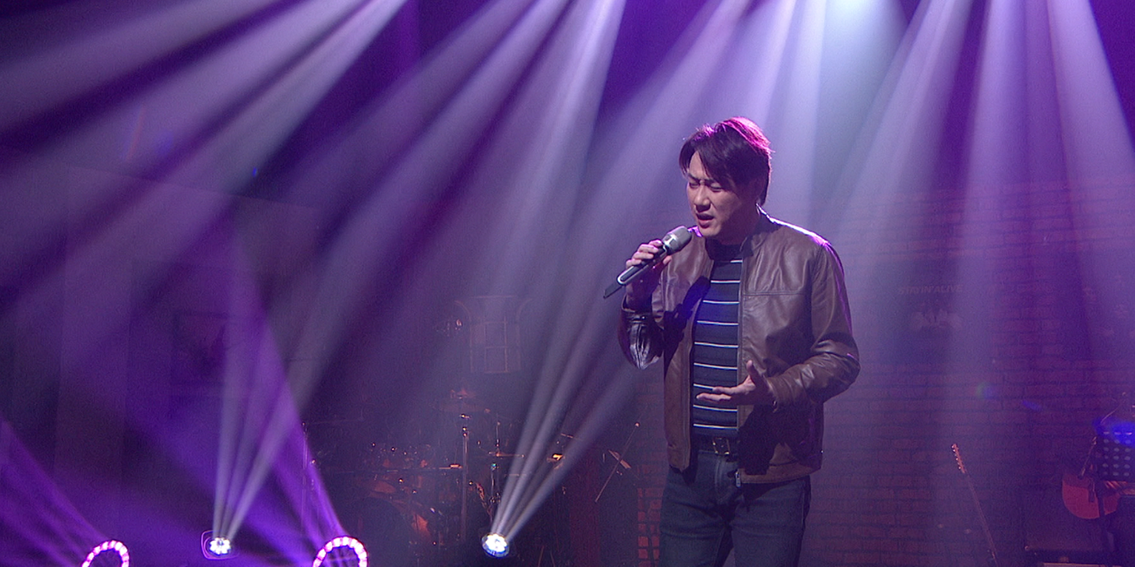 斜槓主持人錢毅曾經也在民歌餐廳擔任駐唱。年代提供