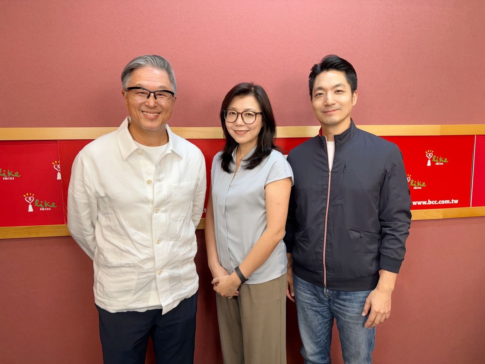 台北市長蔣萬安今(28日)總算帶著老婆石舫亘接受資深媒體人王偉忠專訪。圖/中廣流行網提供