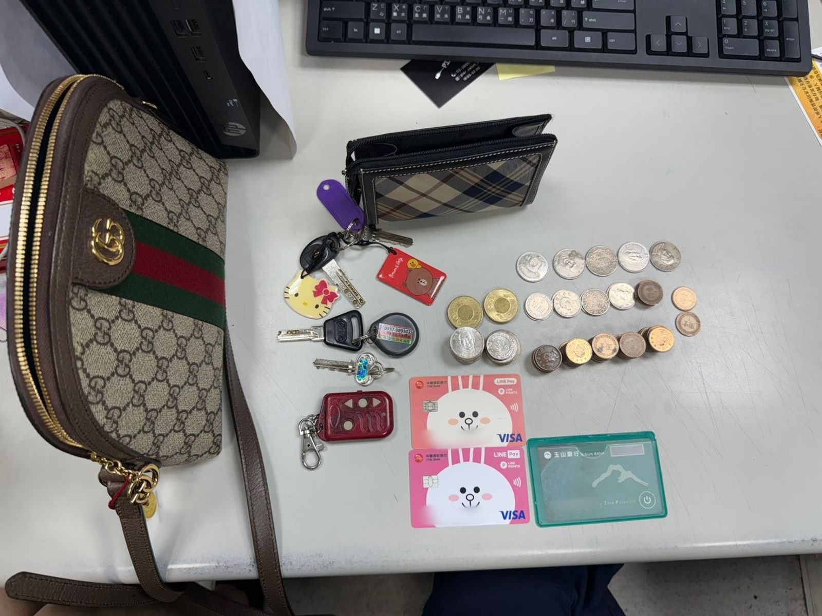 孫生老媽又惹事！闖店家偷包包　落網瞎扯眼睛開刀看不見