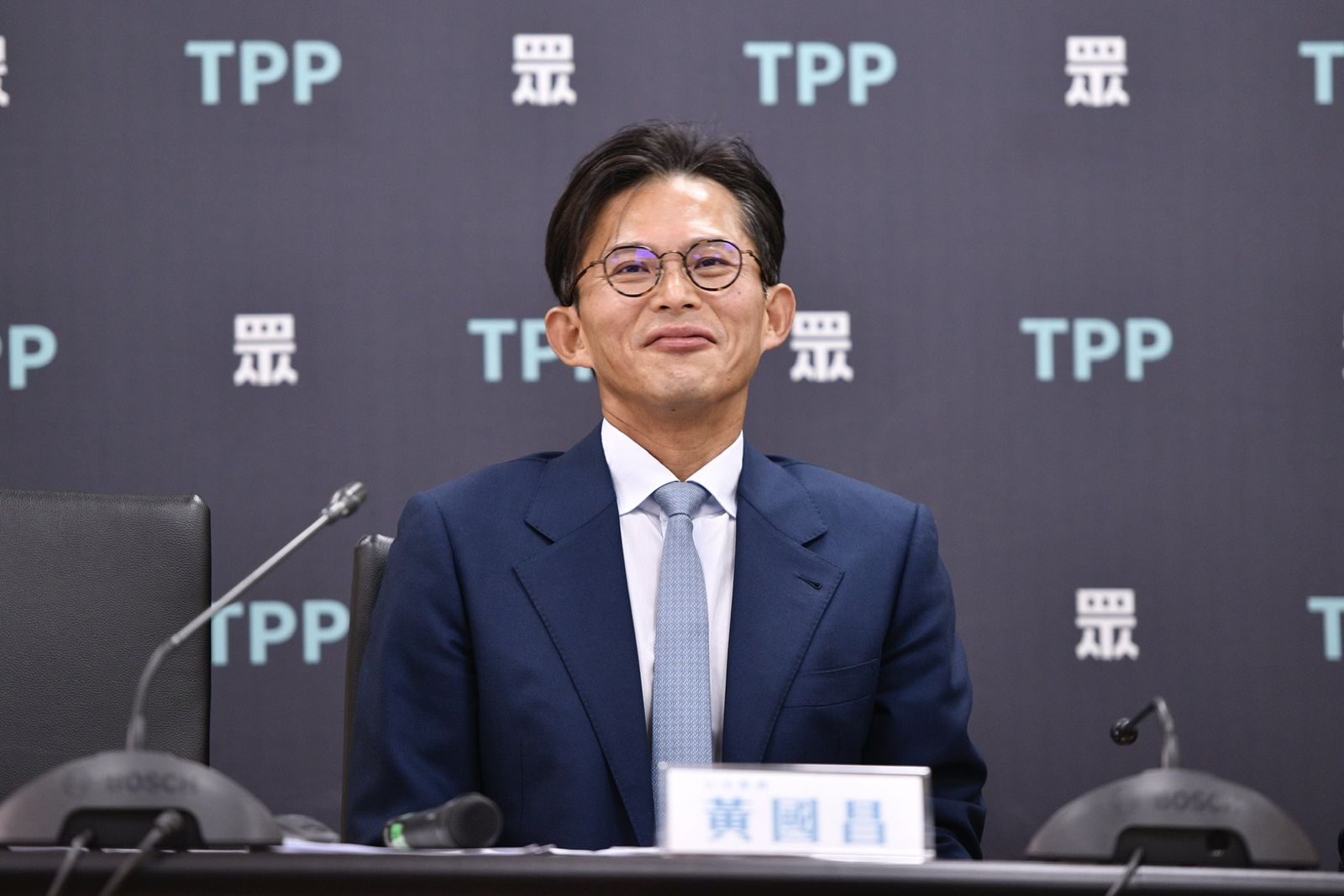 黃國昌組狗仔集團跟監！民眾黨指移花接木　《鏡報》籲說明真相以釋群疑