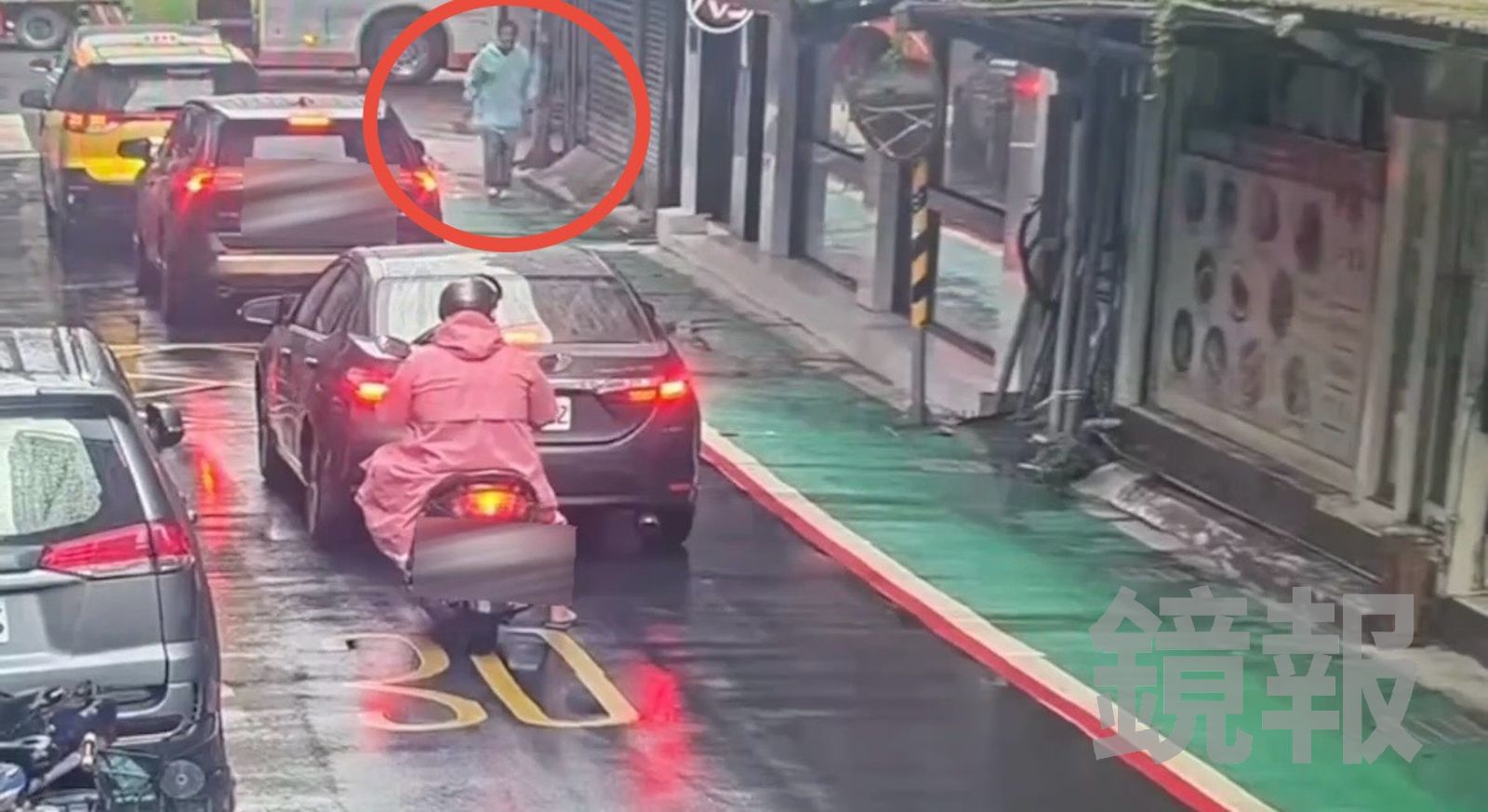 快訊／松山街頭驚見鋸子狂男！　疑為感情糾紛夫妻爆爭吵