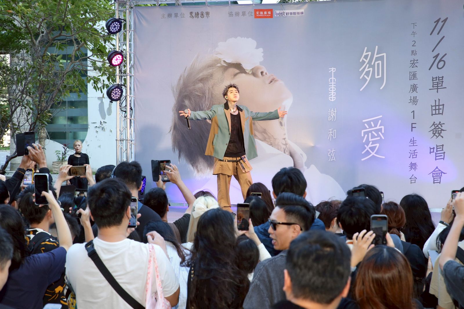 謝和弦16日舉辦簽唱會。董孟航攝