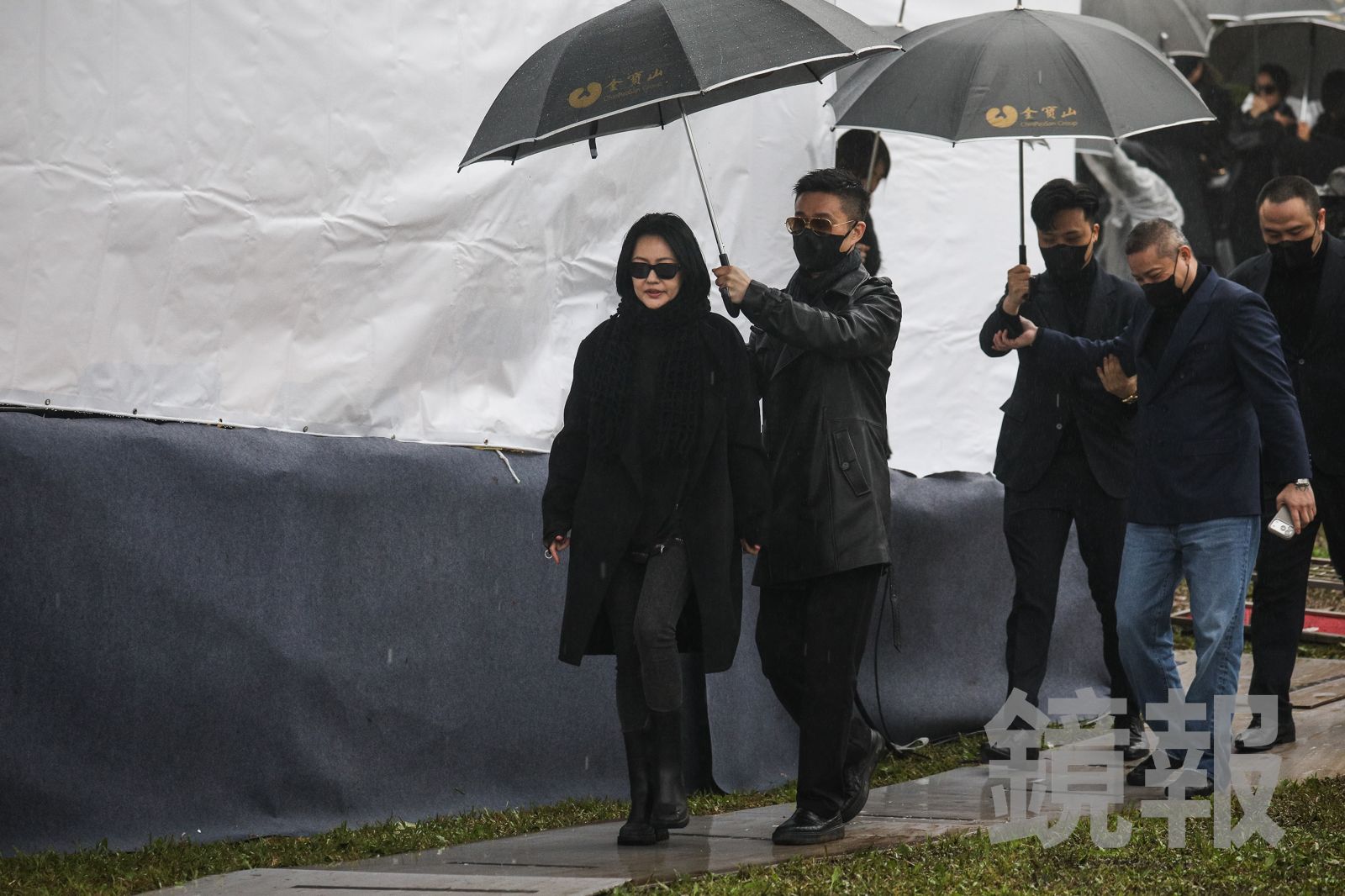 許雅鈞（右）在大S過世後，一直陪伴在老婆小S（左）身邊。攝影鄒保祥攝