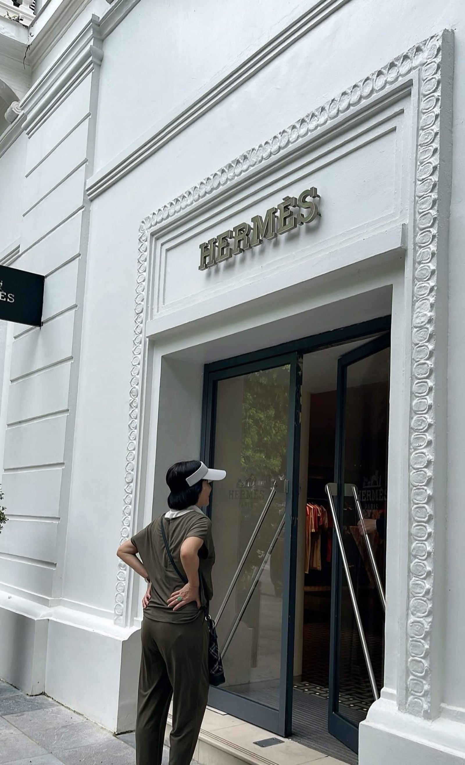 吳淡如詢問精品價格。翻攝吳淡如臉書