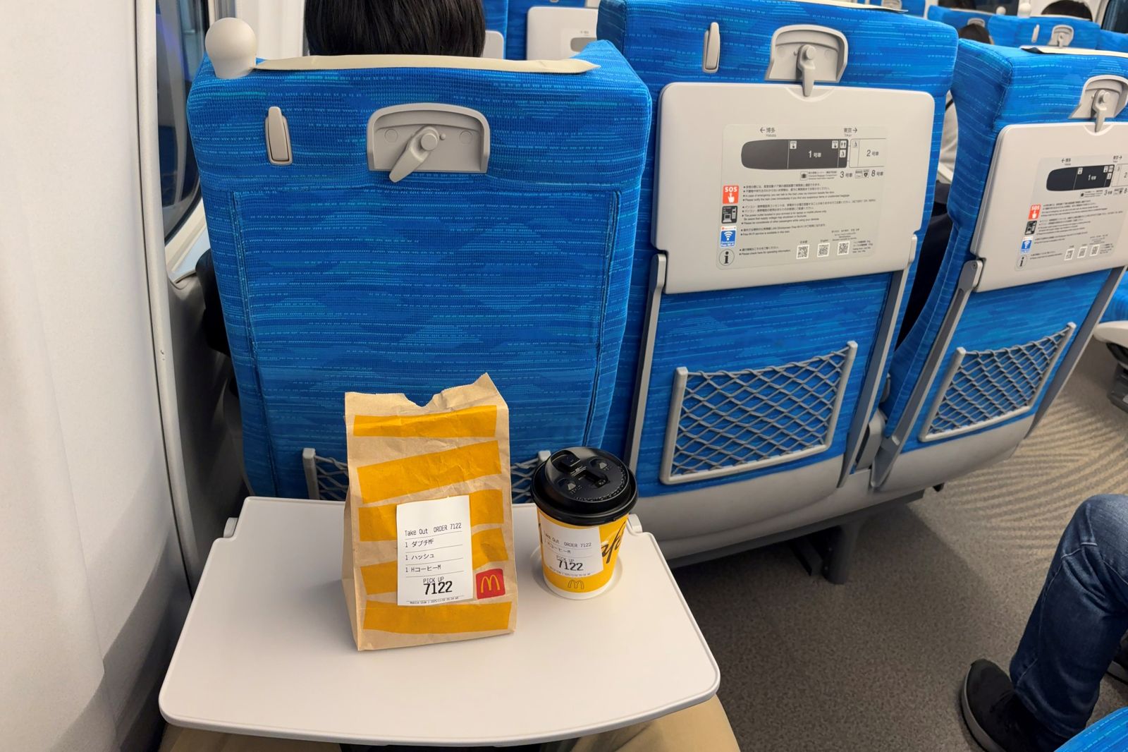 搭火車吃麥當勞很失禮？他1張照片引2700萬點閱　網批：不該吃
