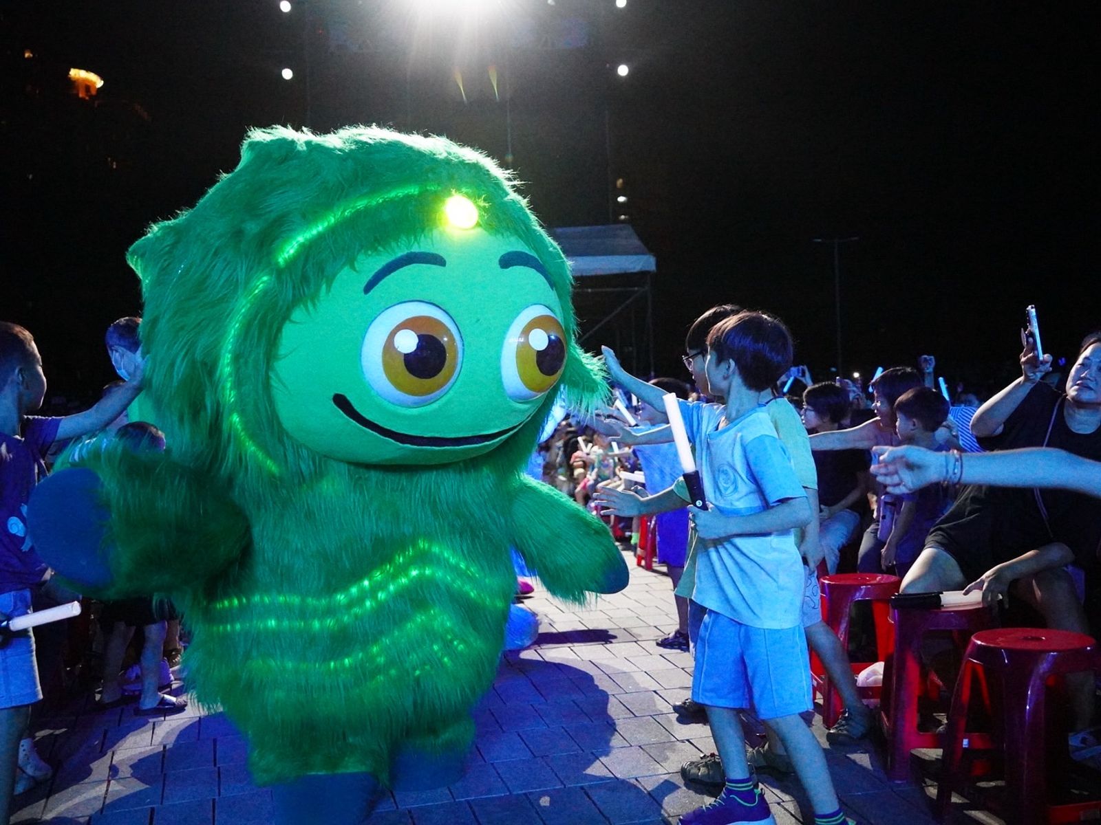 《燈怪》演出結合3D動畫、全偶裝及原創音樂。紙風車提供