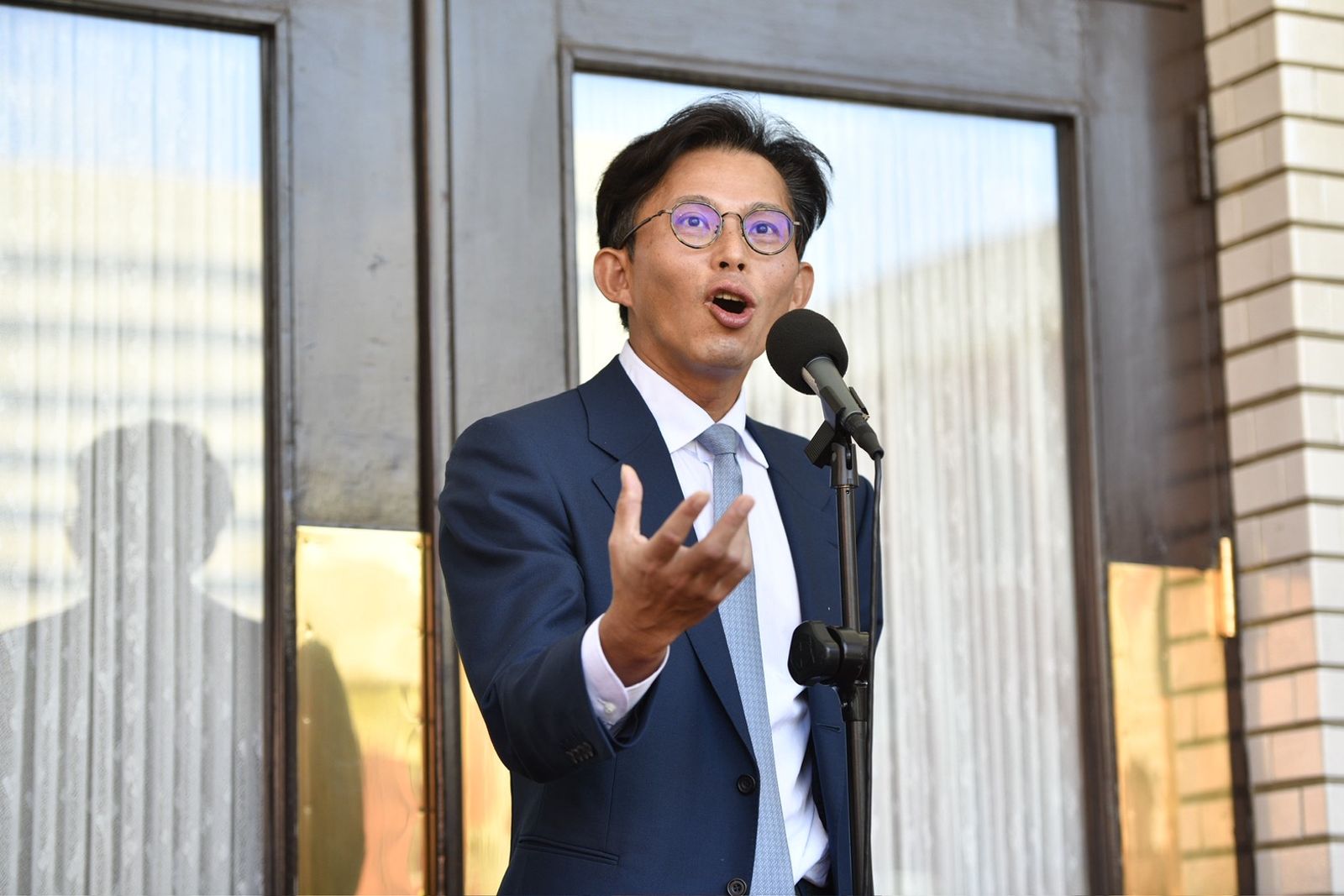 從嗜屎成癮的幻覺開始:黃國昌現象背後的公民病灶