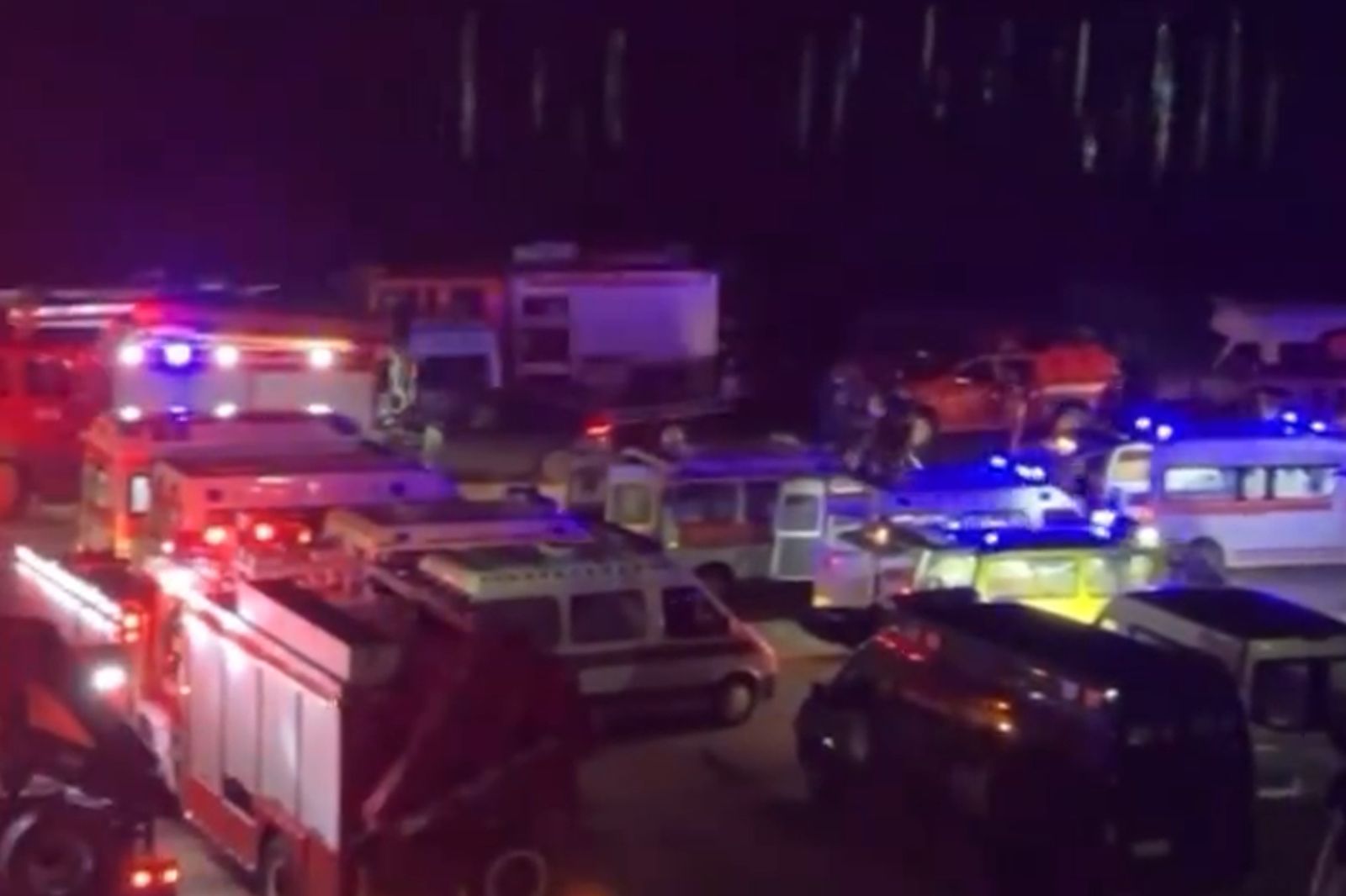 當地相關部門緊急出動大批救援。圖／翻攝微博