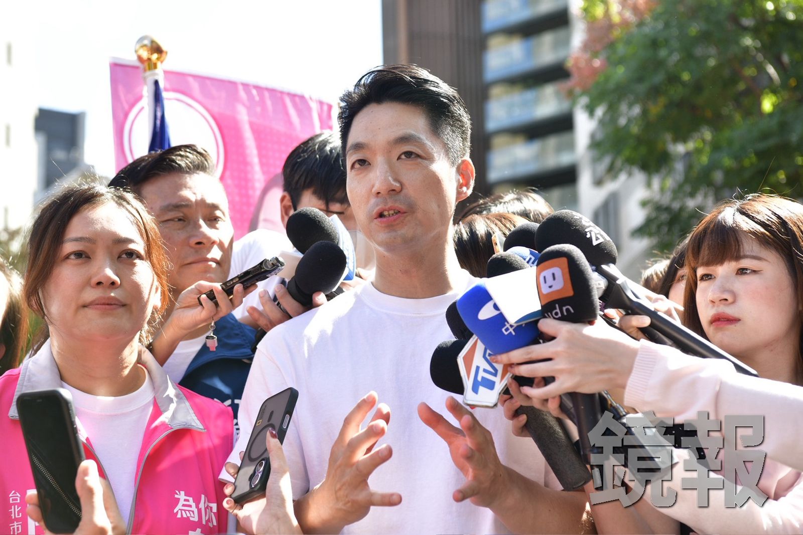 台北市長蔣萬安爭取連任,拋出松機遷建政見,但最新民調顯示,有41%市民不支持,僅31%市民支持。攝影李智為