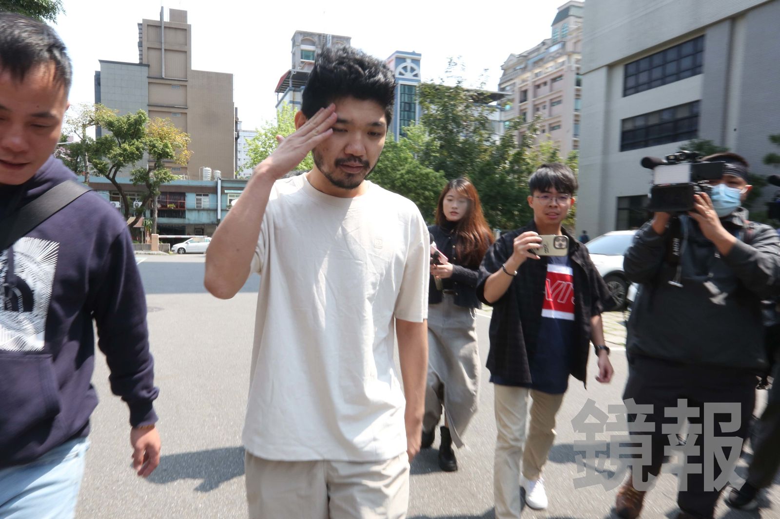 晚安小雞重獲自由急奔回家做這事洗霉運　淚謝愛妻「探監5次」救命恩