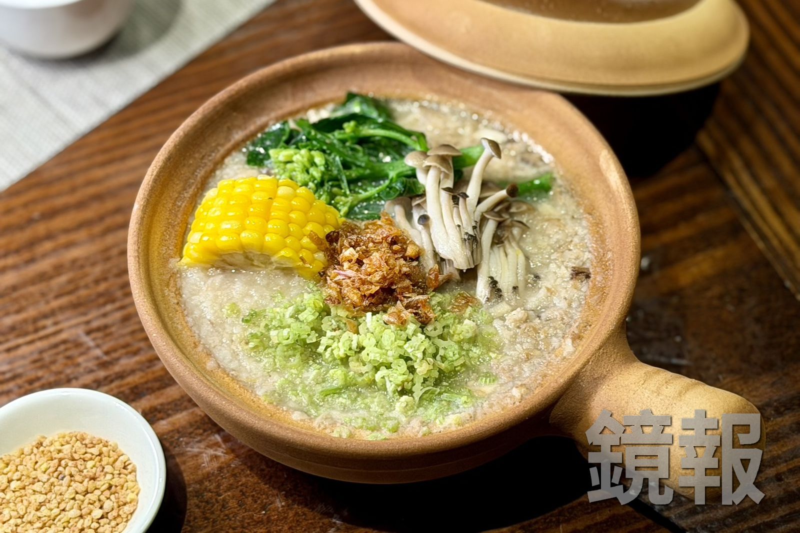 「古早味芋頭粥」用大骨高湯細火慢熬,加入綿密芋頭、玉米與香菇,搭配油蔥酥提香,口感細膩。(268元/份)