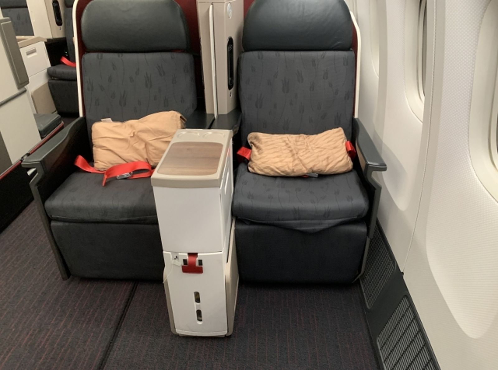 30歲女搭機11小時「落地10分鐘」昏厥身亡!醫點名4大高風險族群要小心