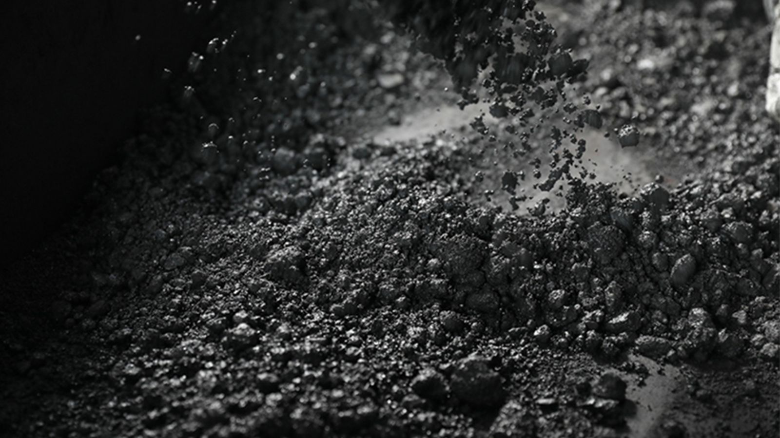 把回收的鎢，變成純度高的鎢酸鈉，是聯友金屬拿手好戲。圖／聯友金屬