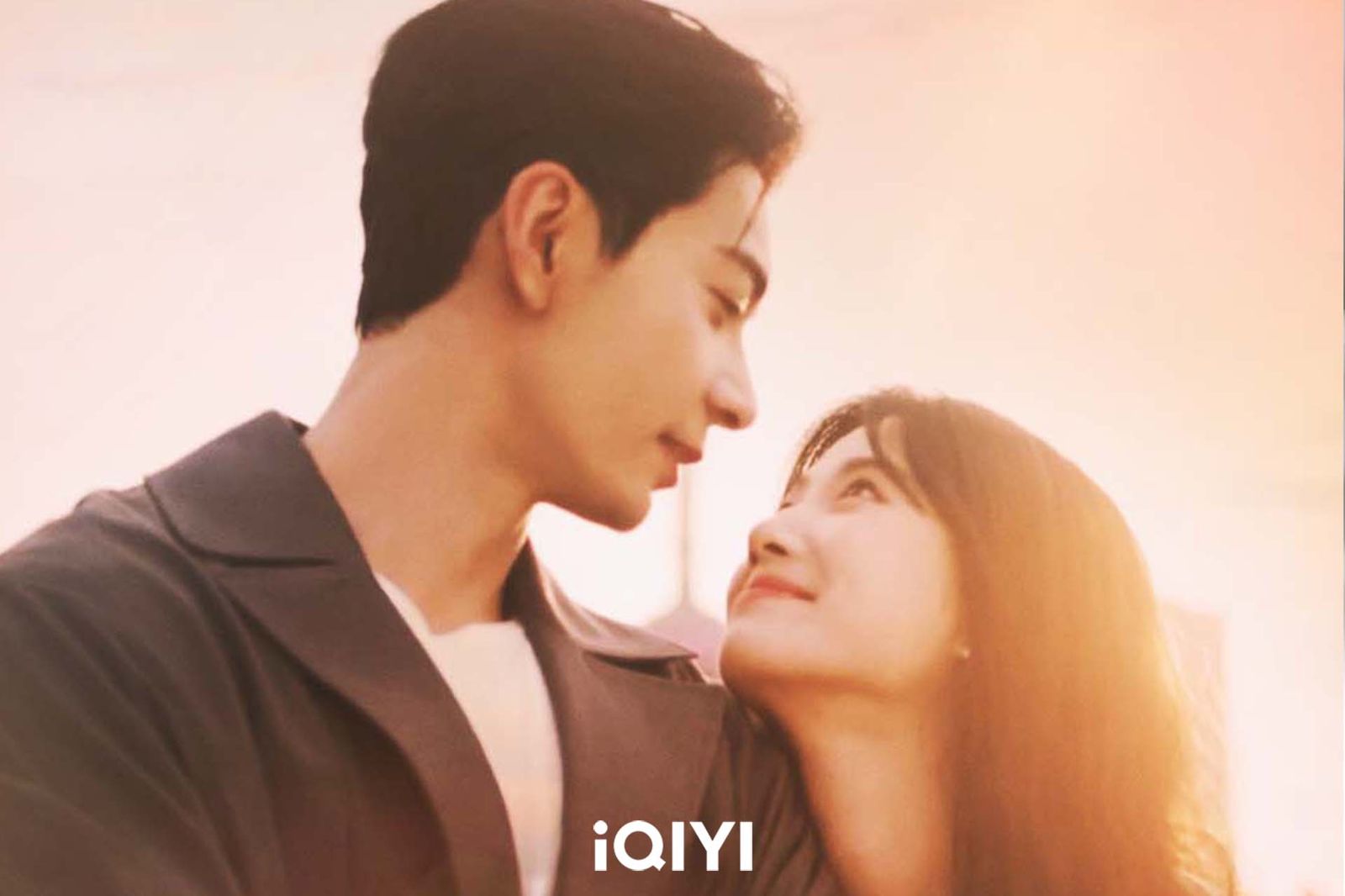 陳星旭、盧昱曉《軋戲》轉圈牆咚吻甜爆　親到一半突然「燈全亮」尷尬笑倒