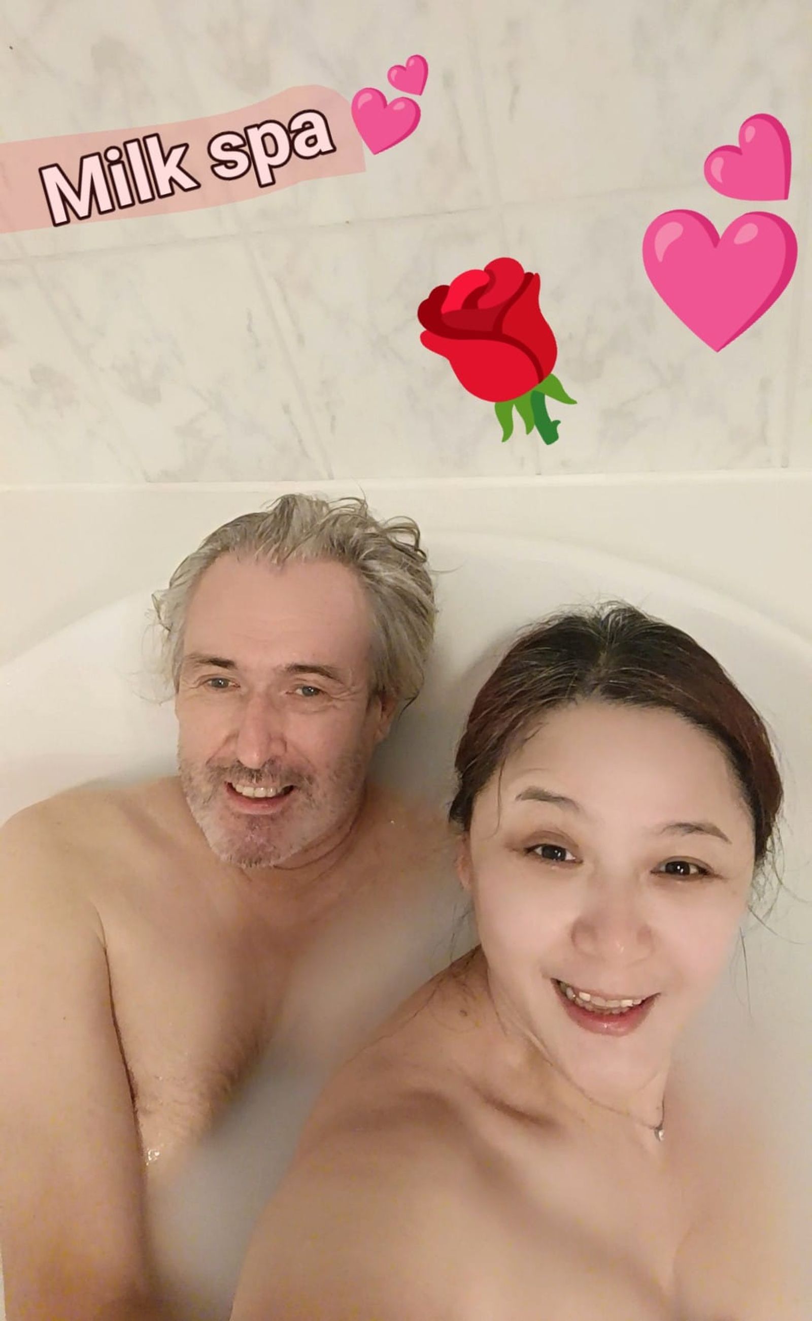 林鳳英（右）與老公經常放閃，卻捲入謀殺親夫案。翻攝臉書