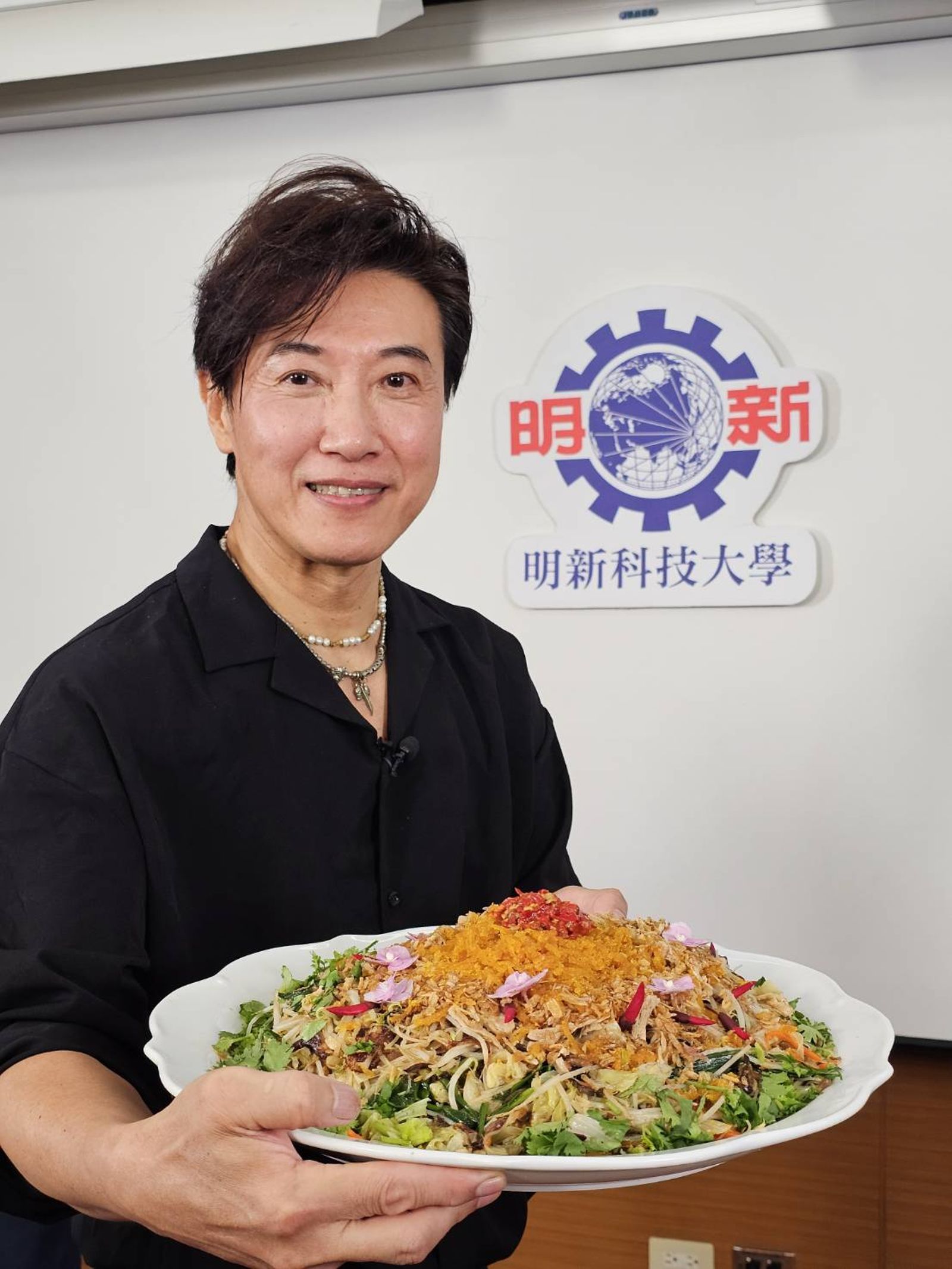 社區媽媽都踴躍參加《貴婦廚房》。陳鴻提供