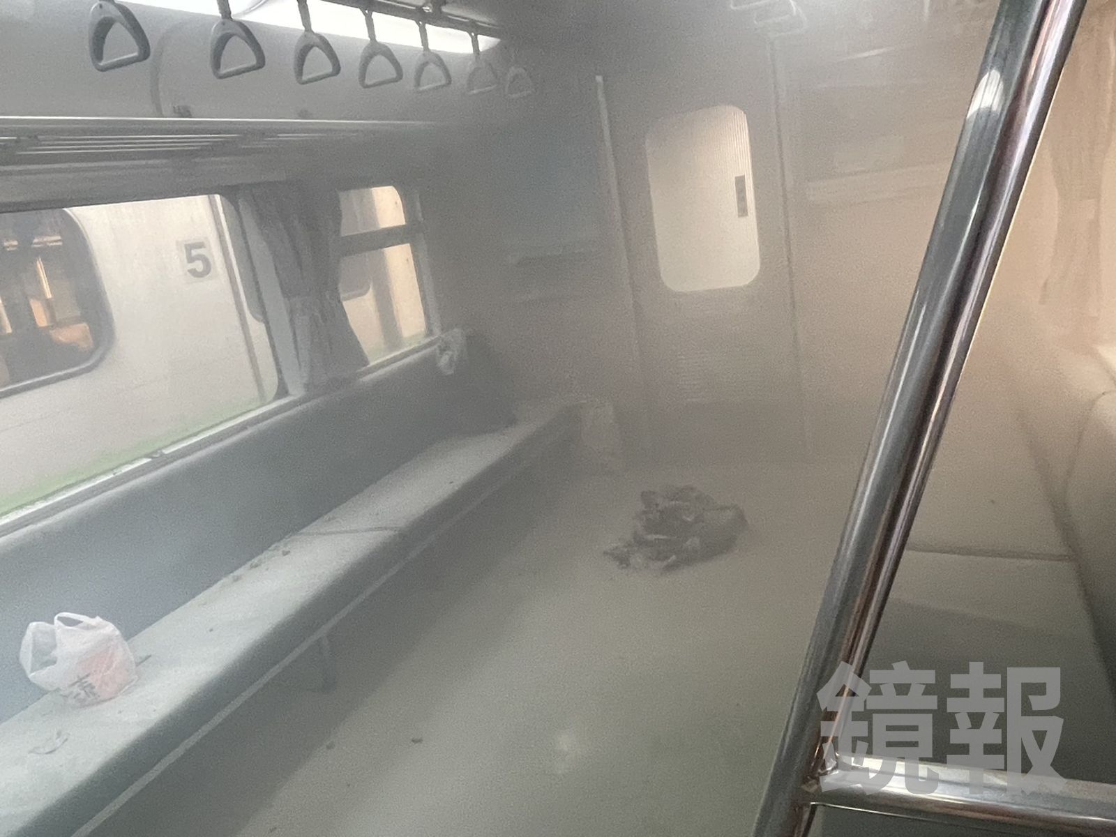 新竹區間車內突竄火光！男學生行動電源自燃　台鐵延誤32分鐘