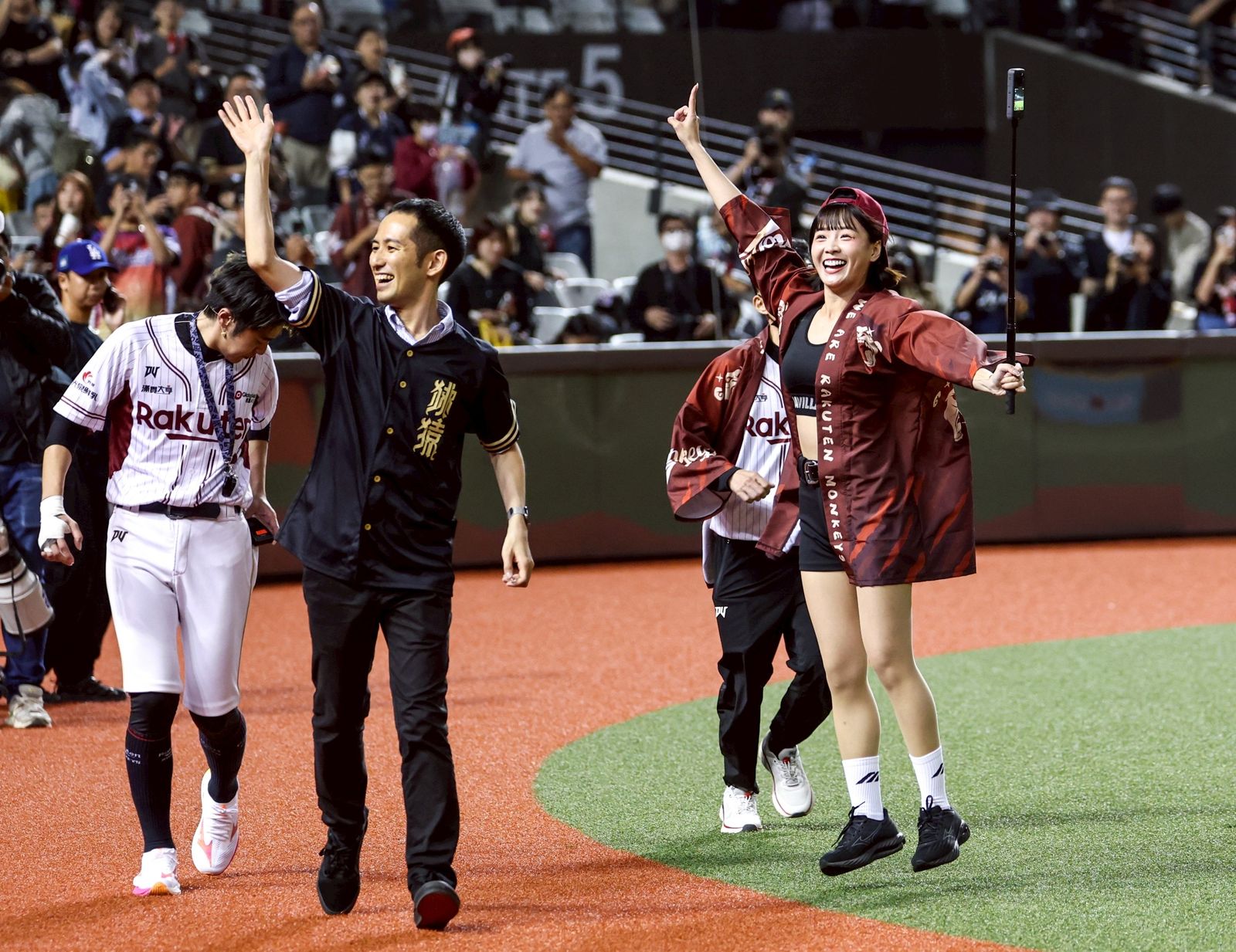 籃籃振奮人心。樂天桃猿提供