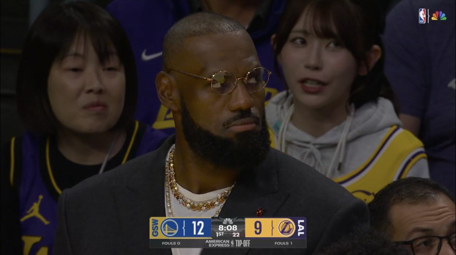 NBA/湖人開幕戰鏡頭帶到「詹皇身後正妹」 身分曝光全網暴動