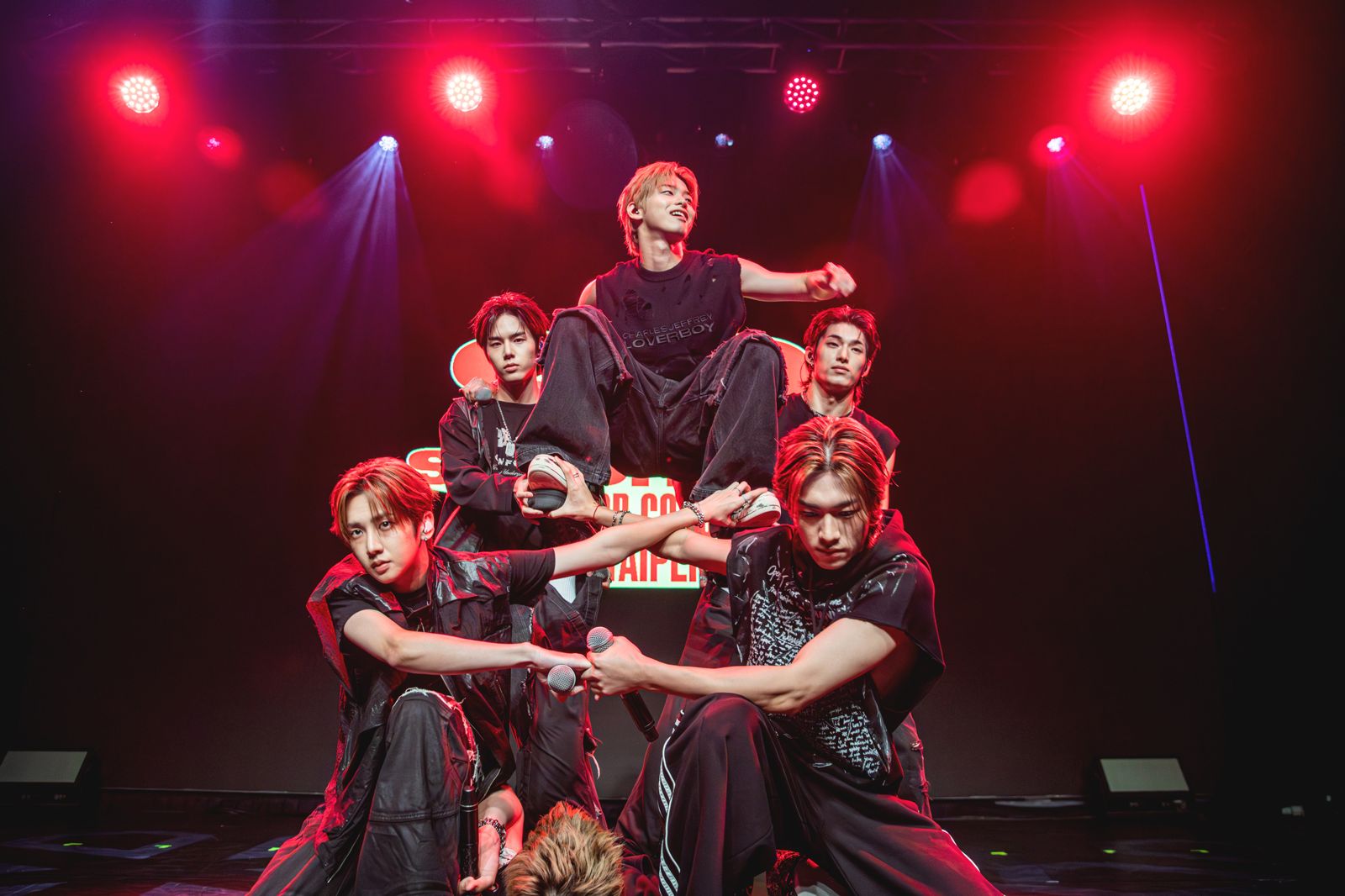 82MAJOR來台開唱獻「神級舞台」　全場「齊唱生日快樂歌」超溫馨