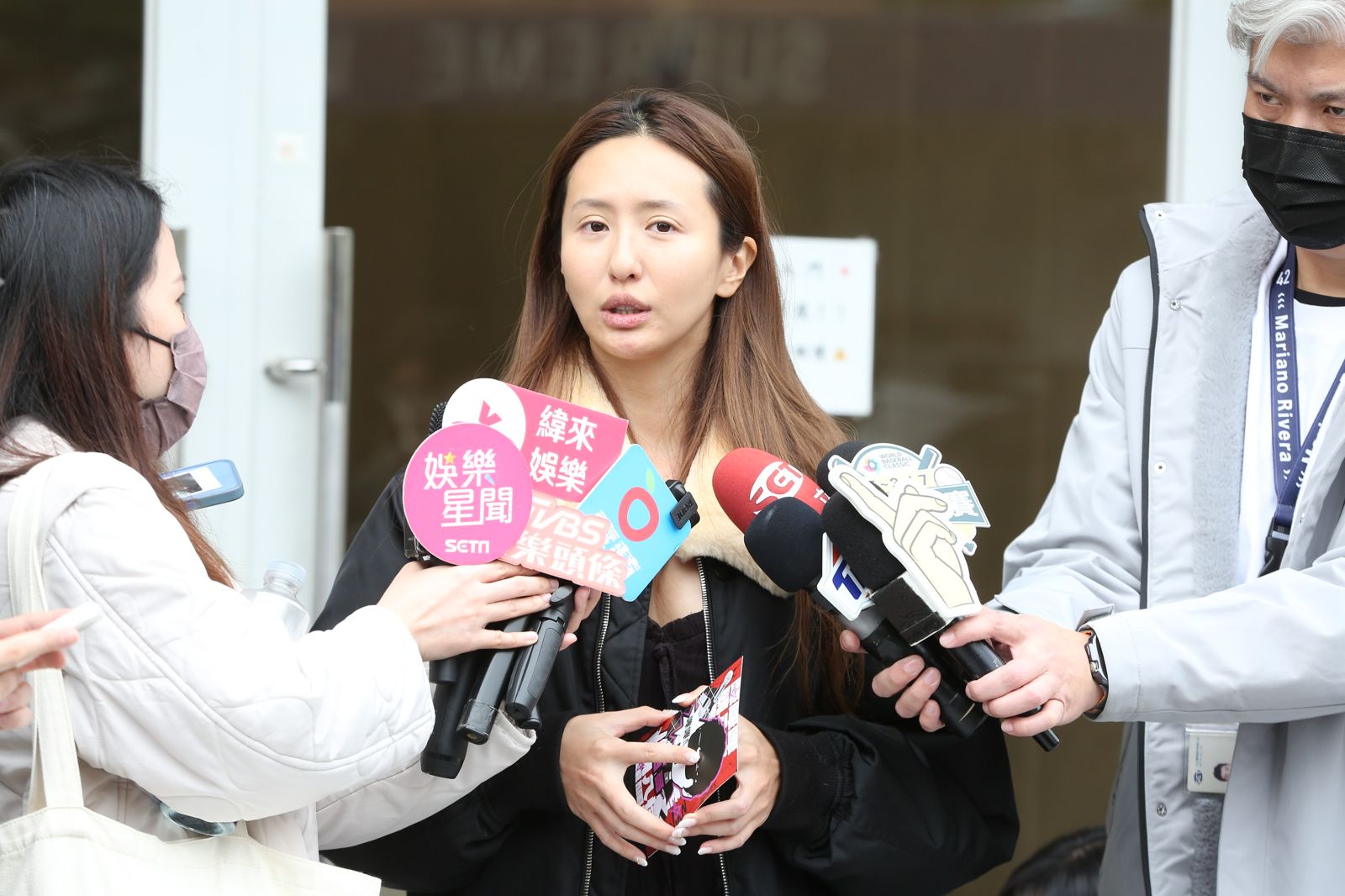 直擊／薔薔靈堂送別曹西平　曝「客人變朋友」暖心內幕