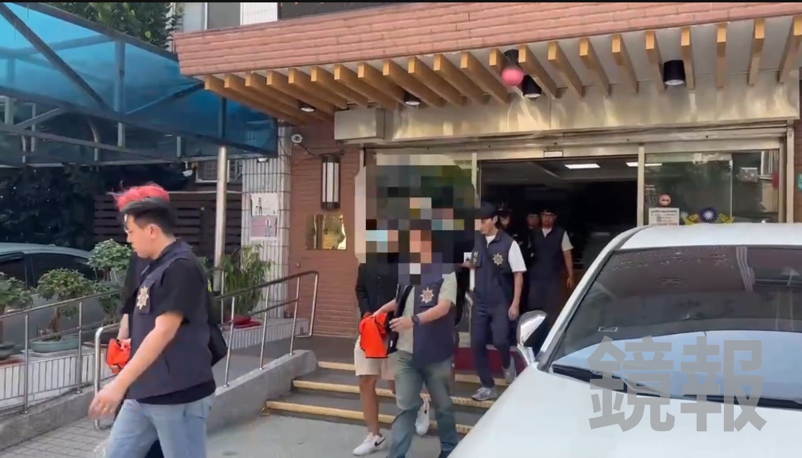 余男等人被警方依妨害自由等多項罪嫌移送。翻攝畫面