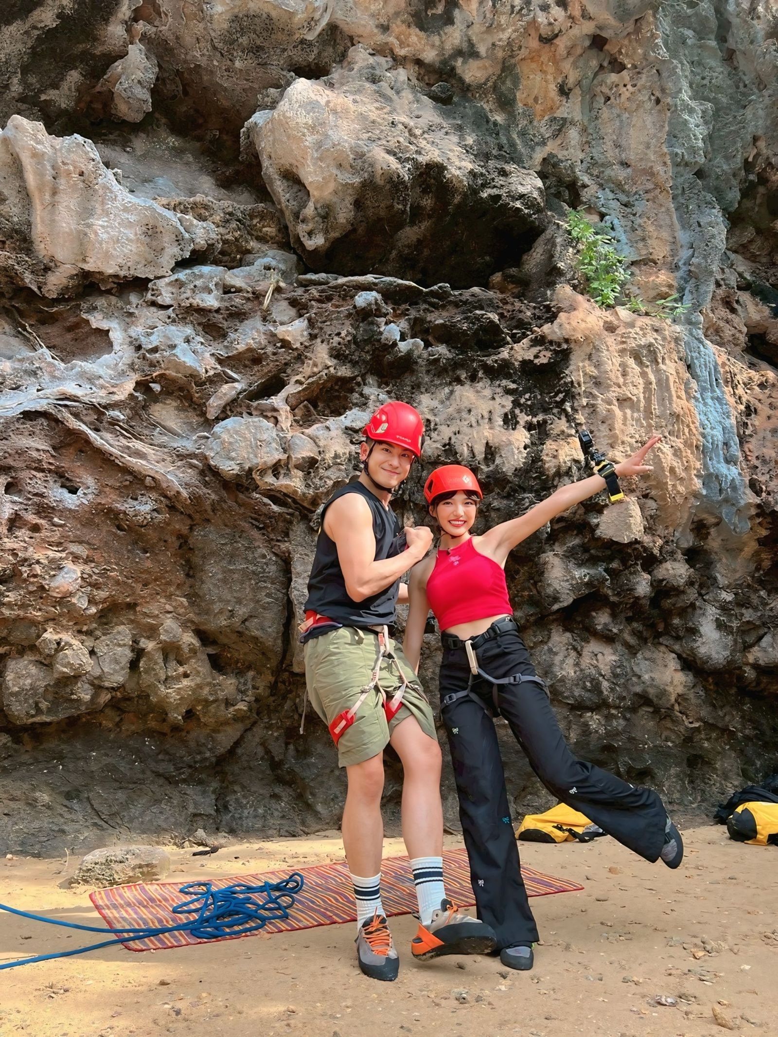 陳謙文（左）攀岩在半空中時覺得快斷氣了。三立提供