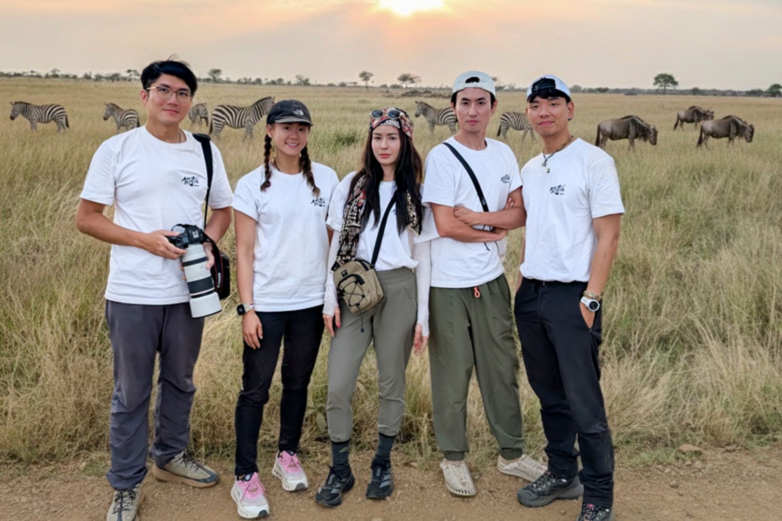 《上山吧！台灣隊》前往「上帝的居所」分享珍奶　長頸鹿過馬路「姿態超優雅」