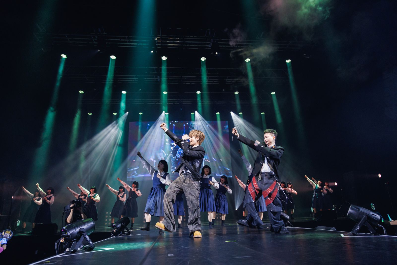 鼓鼓、蕭秉治變裝帥學長！　踩場avantgardey嗨跳〈射手〉炸出最高潮