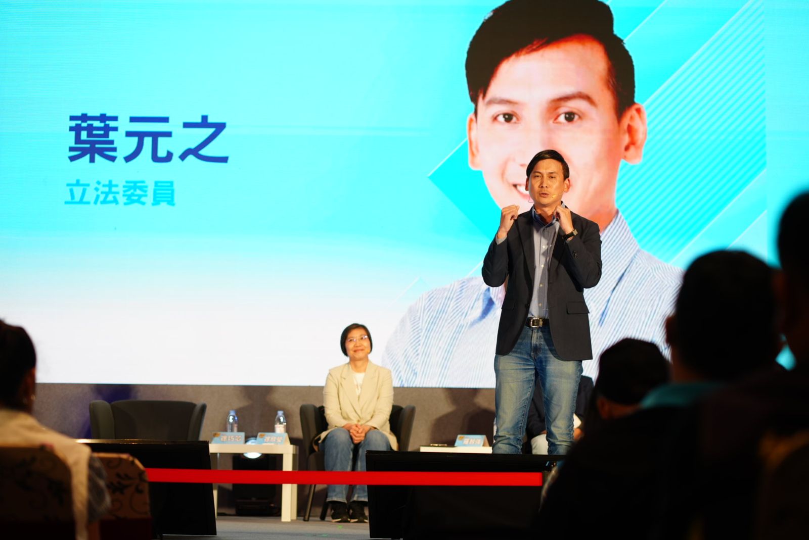 國民黨立委羅智強、葉元之、徐巧芯昨(11日)晚間出席新竹縣湖口「董事長開講」粉絲見面會。圖/徐欣瑩競辦提供