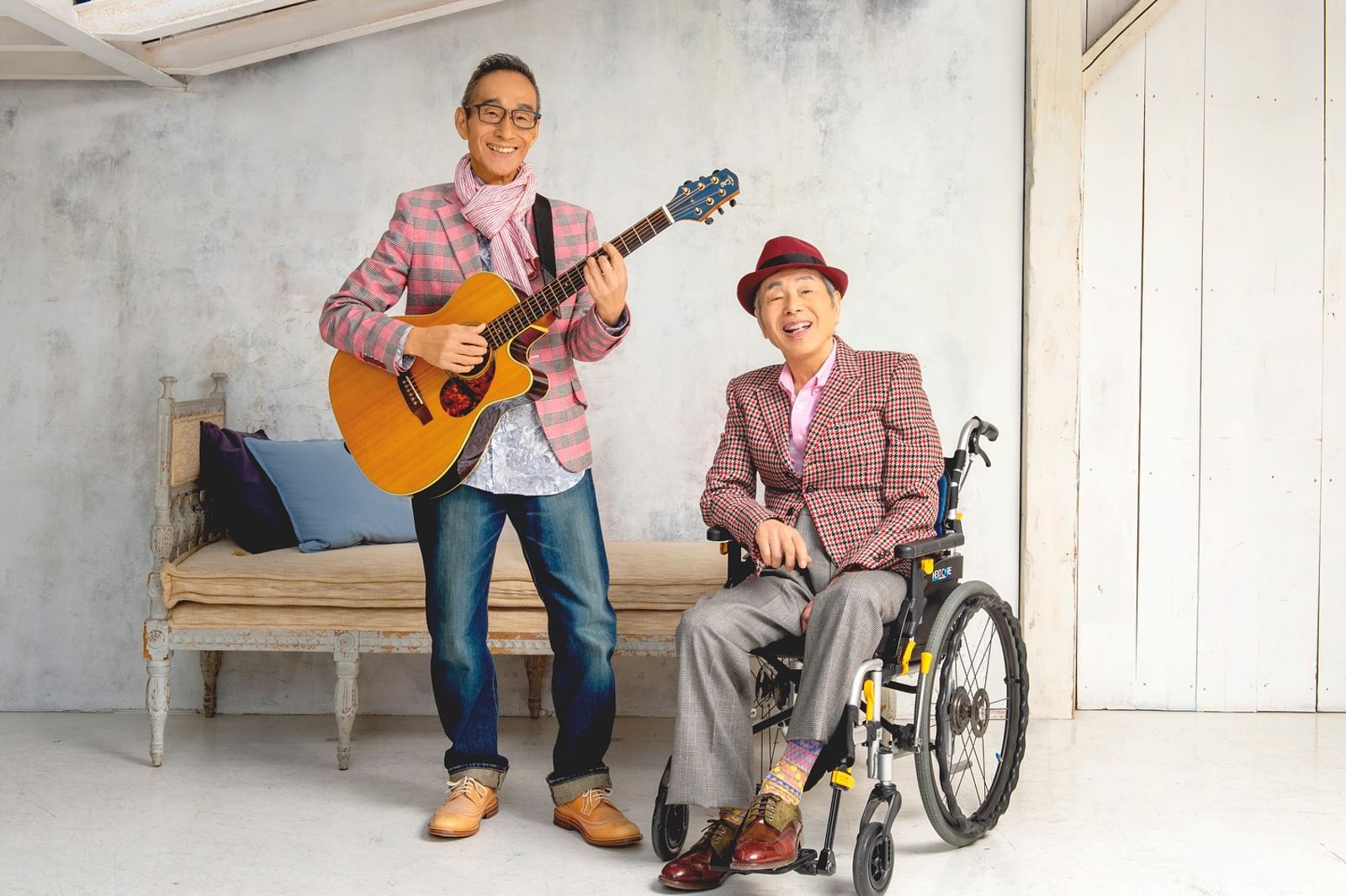 菅原孝（右）即使行動不便，仍與胞弟菅原一同活動，持續以Billy BanBan活躍於歌壇。翻攝FB@billybanban.official