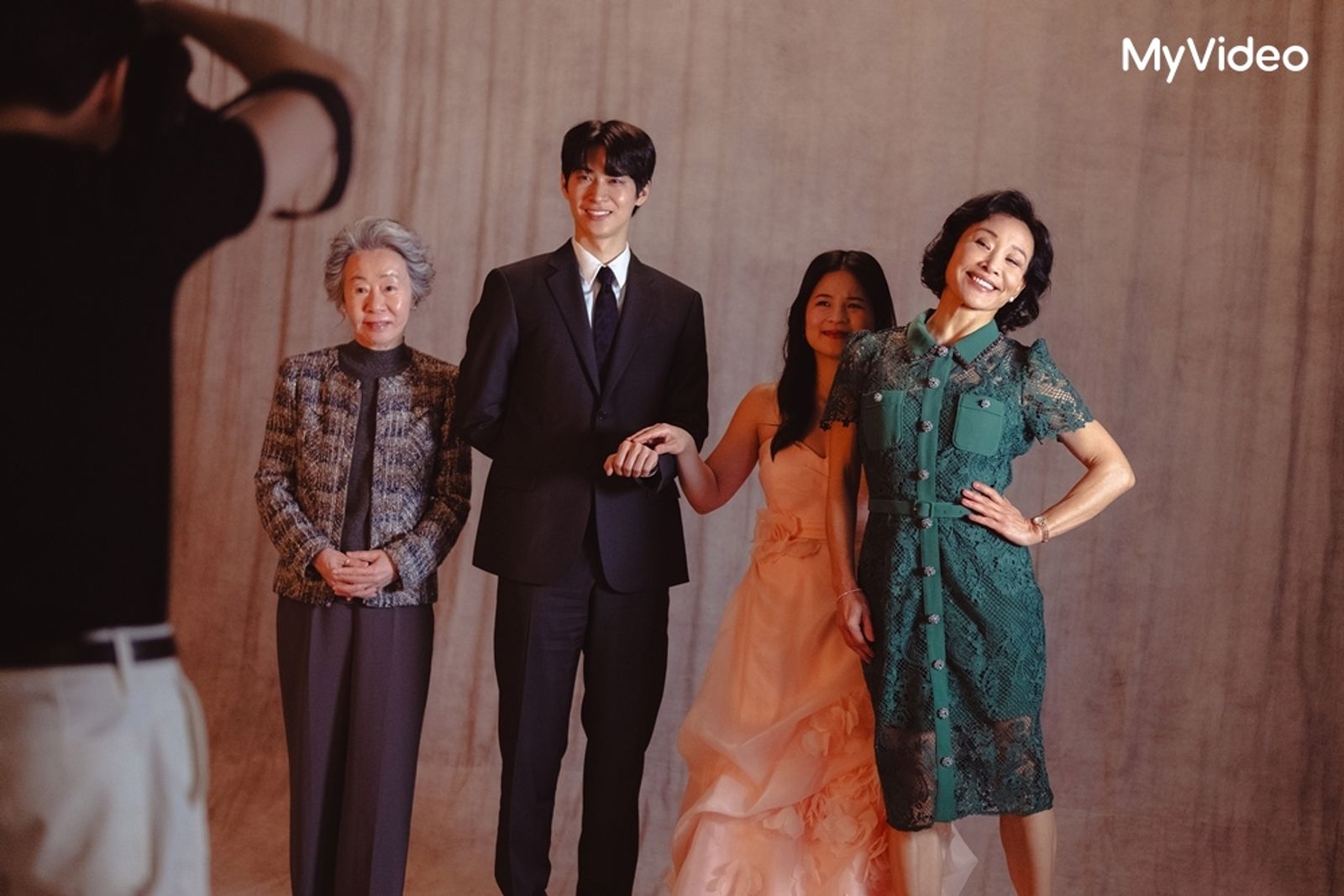 囍宴(2025)以李安《囍宴》為本,將時空背景換成韓國文化下的同志掙扎。台灣大哥大MyVideo提供